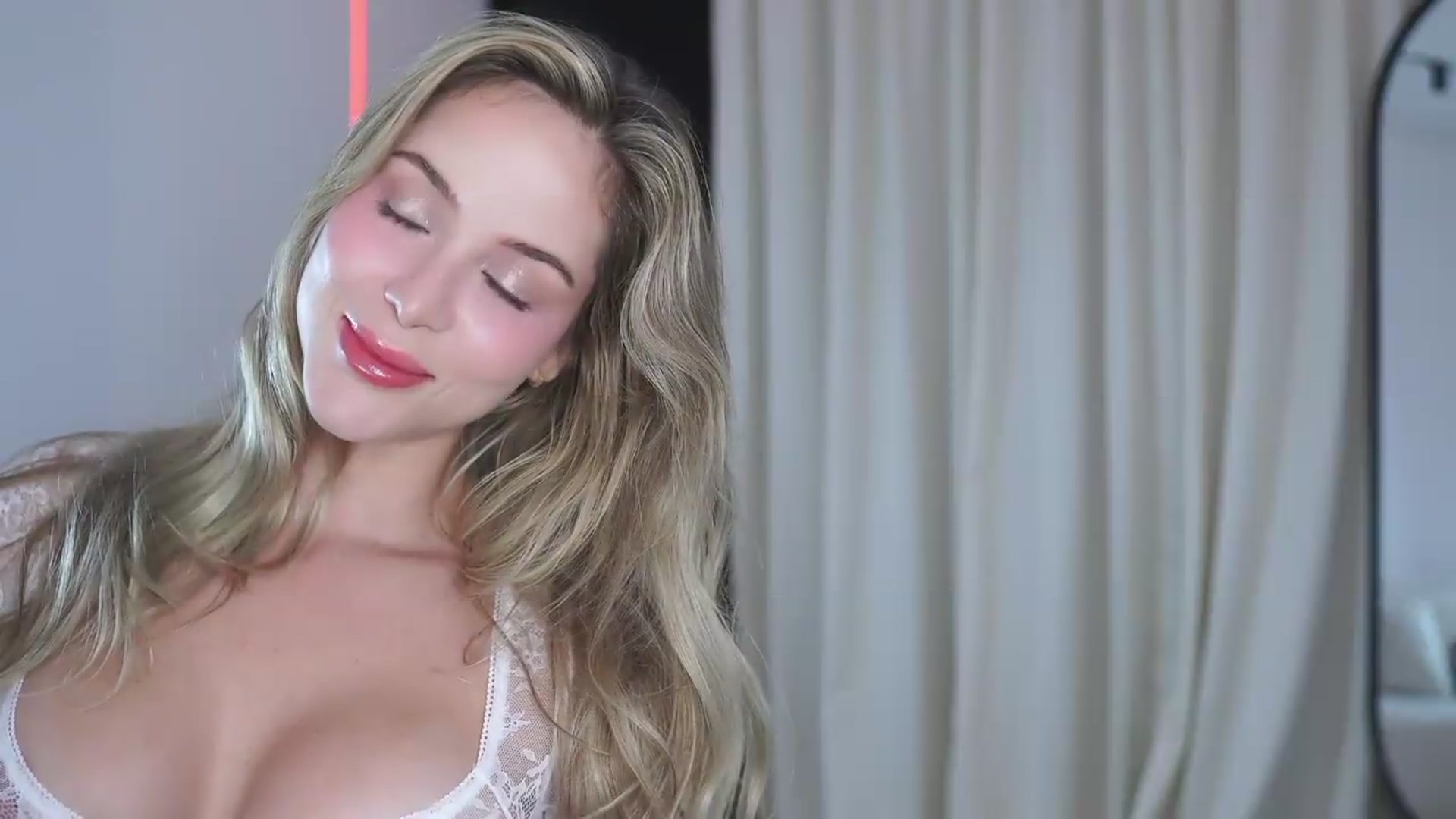 Gallery image thumbnail from Kimtylor_'s myfreecams stream on, 07/24/2026, 01:54 image 14 of 20
