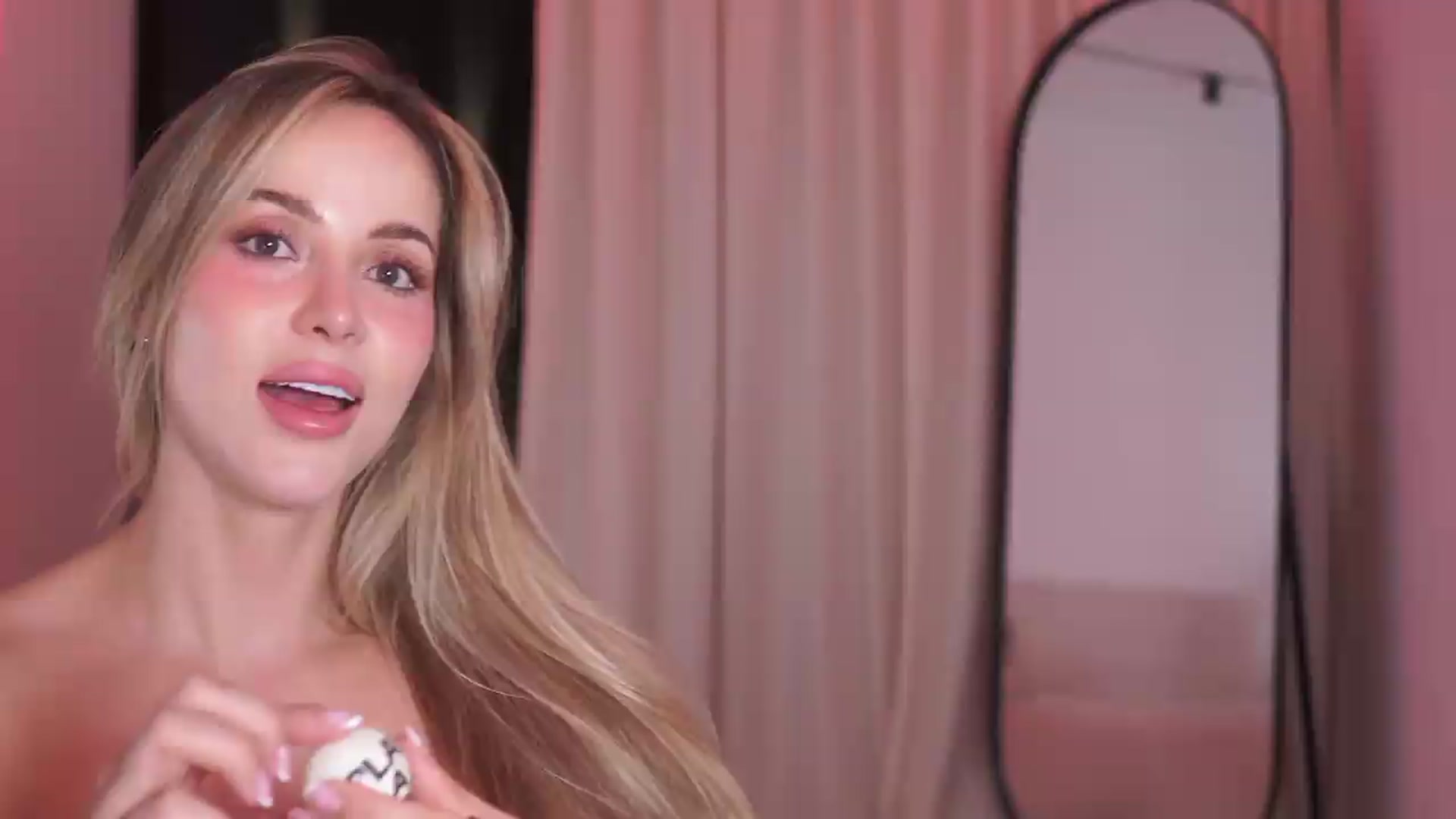 Gallery image thumbnail from Kimtylor_'s myfreecams stream on, 08/28/2026, 03:37 image 1 of 20