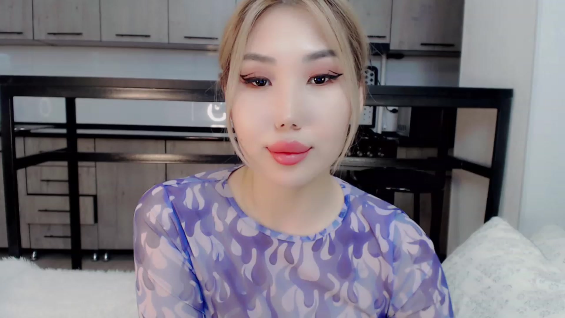 Gallery image thumbnail from Kimurakim's myfreecams stream on, 11/17/2022, 17:57 image 3 of 20