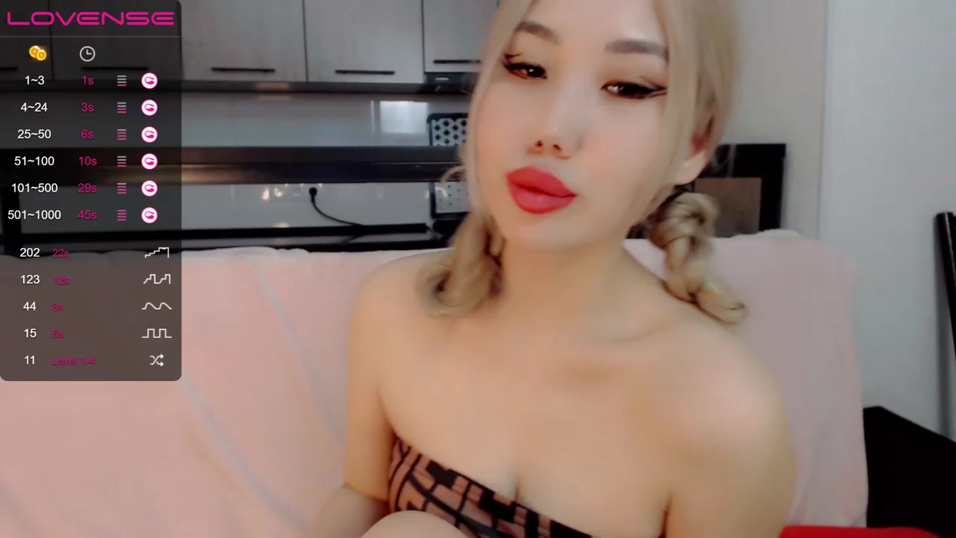 Gallery image thumbnail from Kimurakim's myfreecams stream on, 12/10/2022, 18:08 image 4 of 20