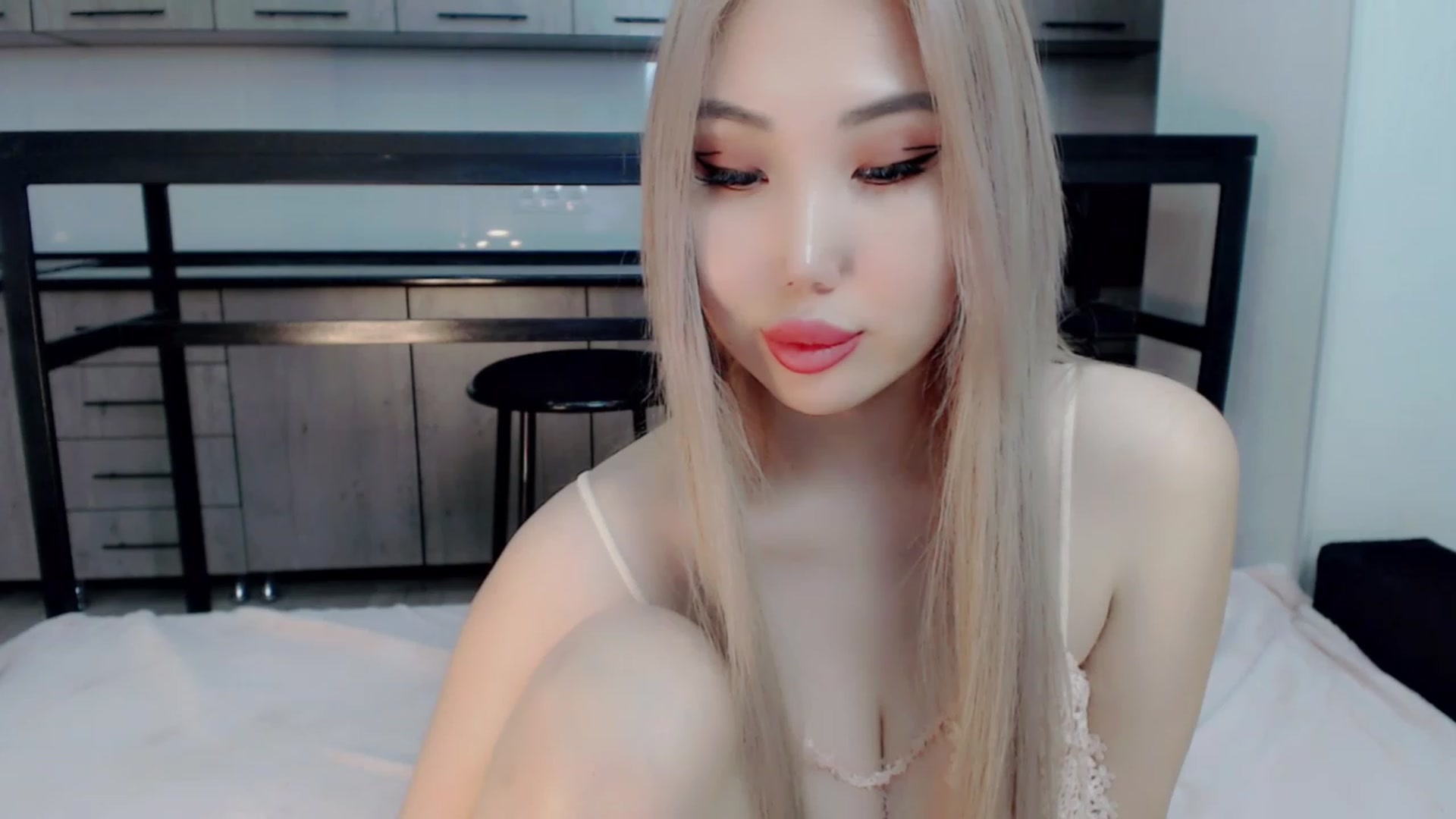 Gallery image thumbnail from Kimurakim's myfreecams stream on, 12/21/2022, 15:42 image 9 of 20