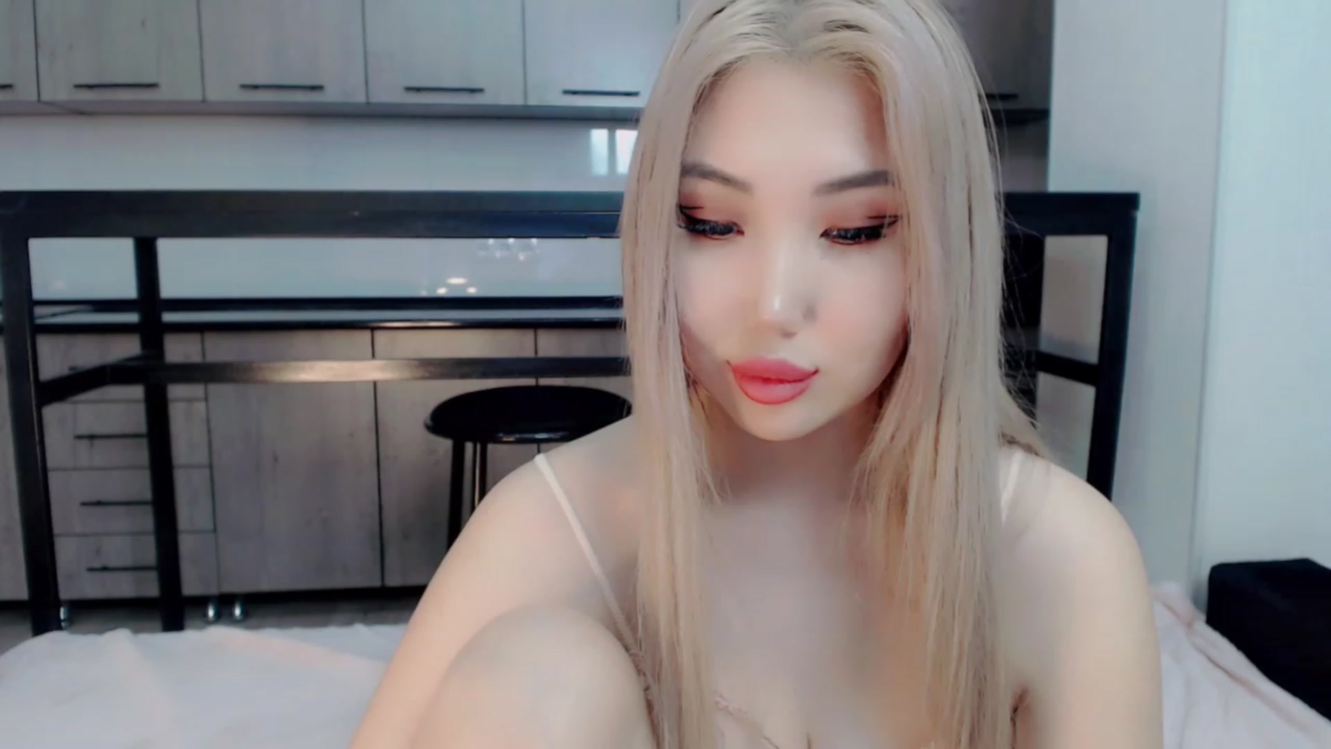Gallery image thumbnail from Kimurakim's myfreecams stream on, 12/21/2022, 15:42 image 4 of 20