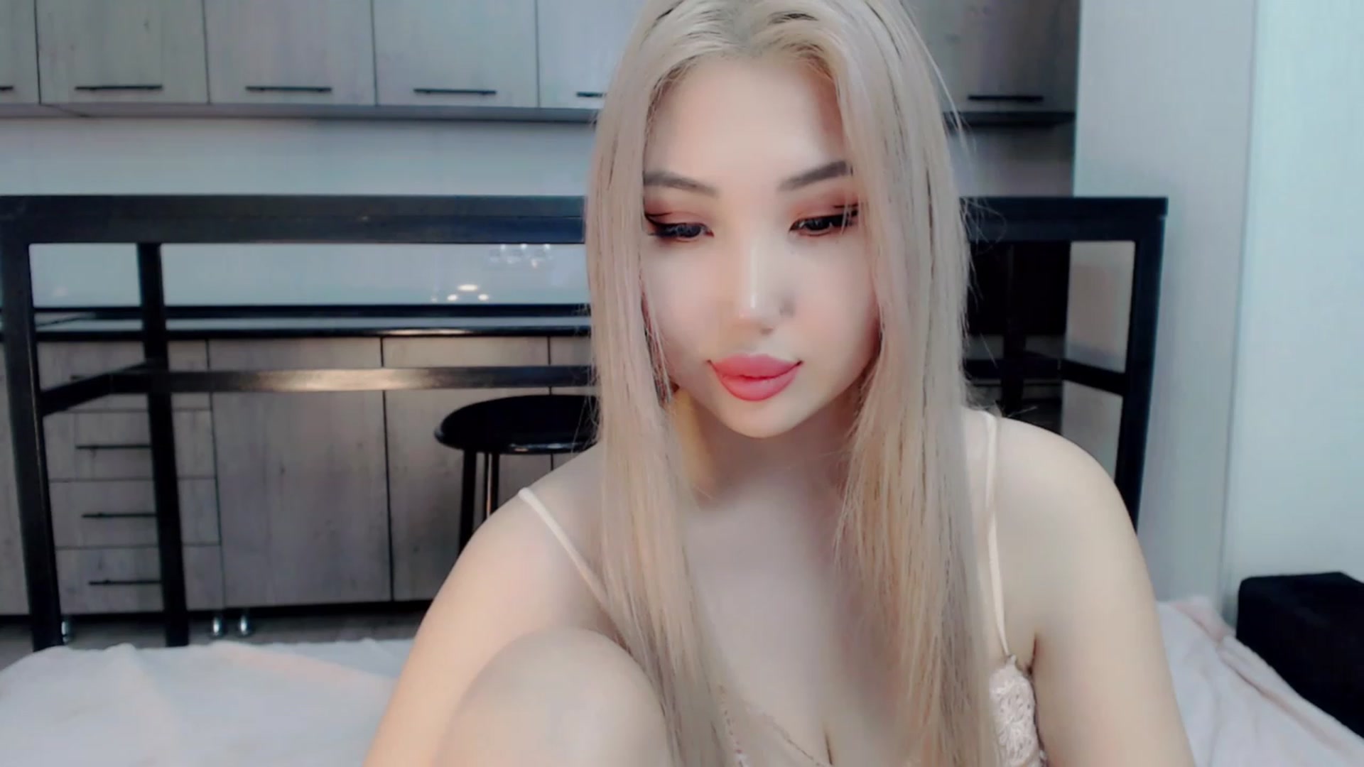 Gallery image thumbnail from Kimurakim's myfreecams stream on, 12/21/2022, 15:42 image 5 of 20