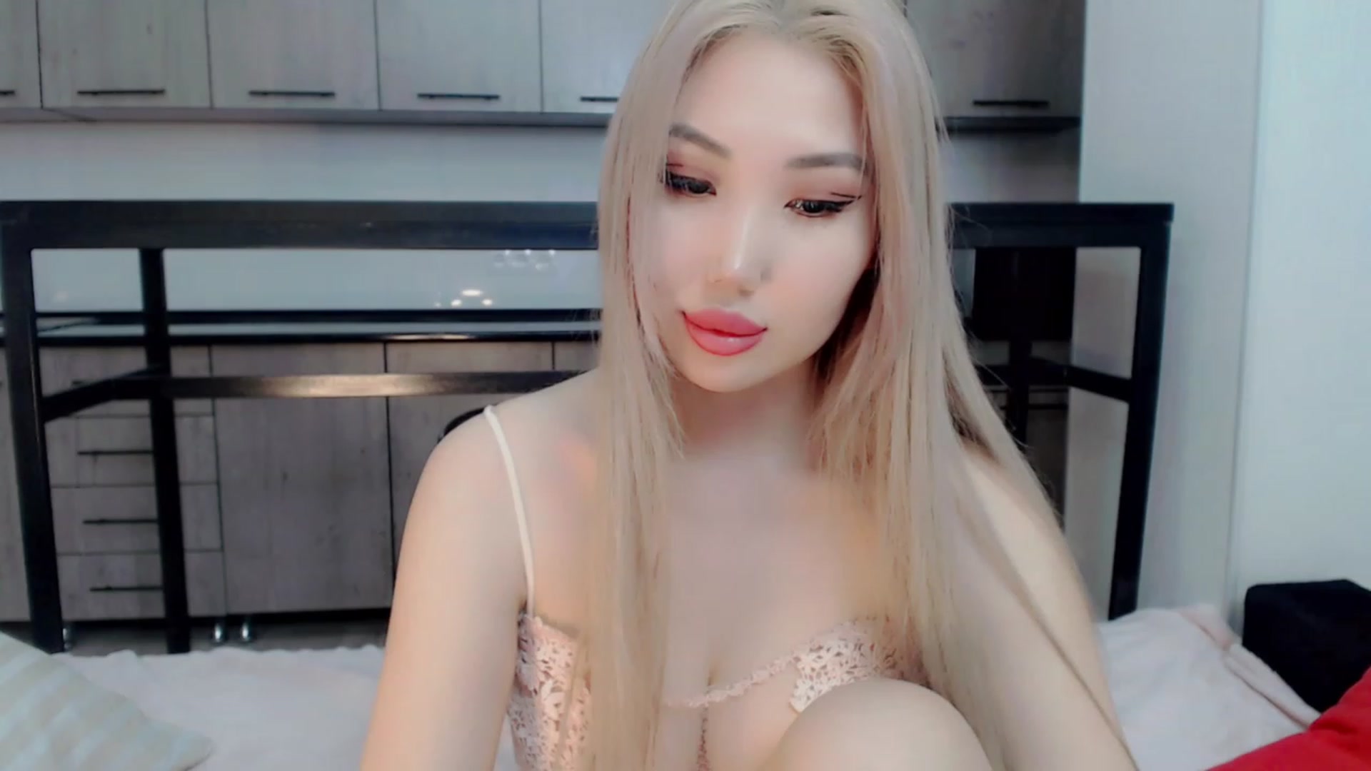 Gallery image thumbnail from Kimurakim's myfreecams stream on, 12/21/2022, 15:42 image 2 of 20
