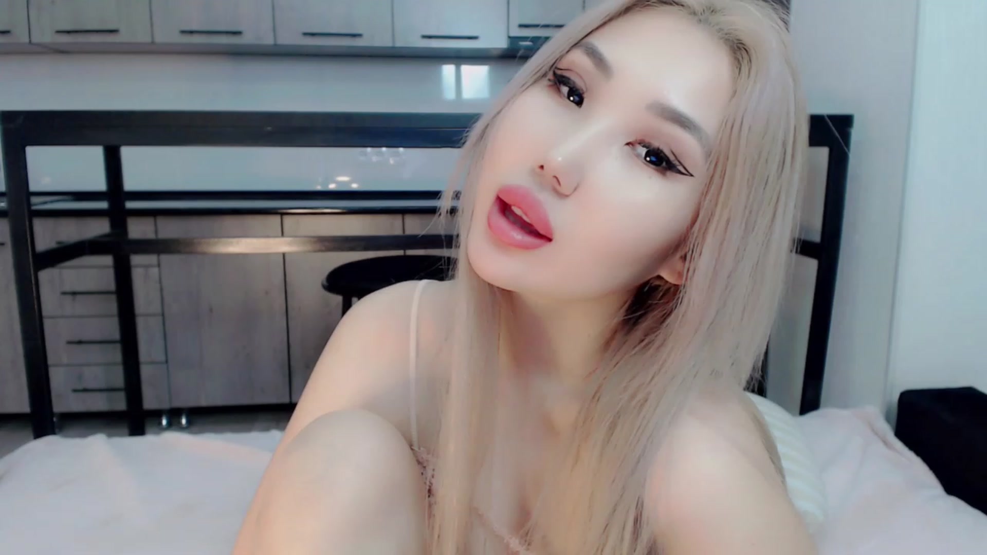Gallery image thumbnail from Kimurakim's myfreecams stream on, 12/21/2022, 15:42 image 17 of 20