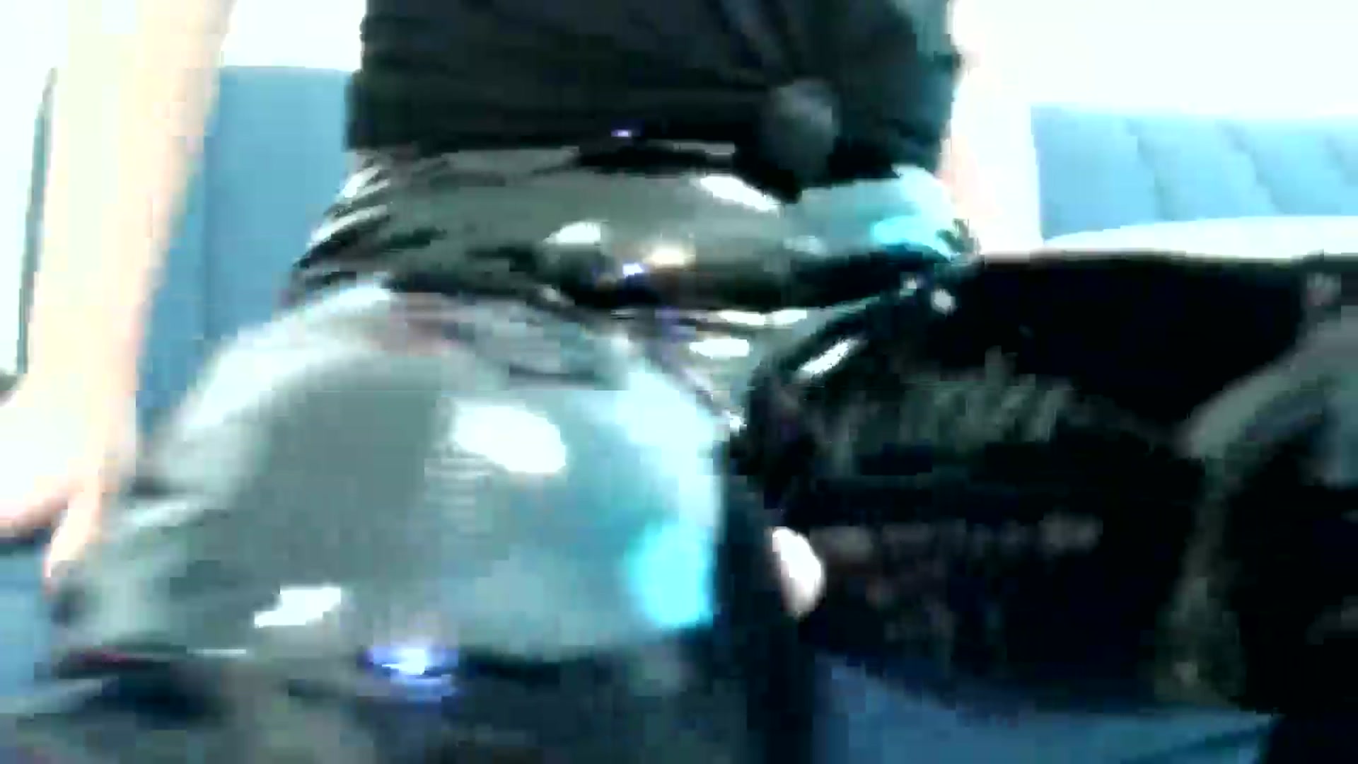 Gallery image thumbnail from KinKueen's myfreecams stream on, 12/23/2024, 11:58 image 5 of 20
