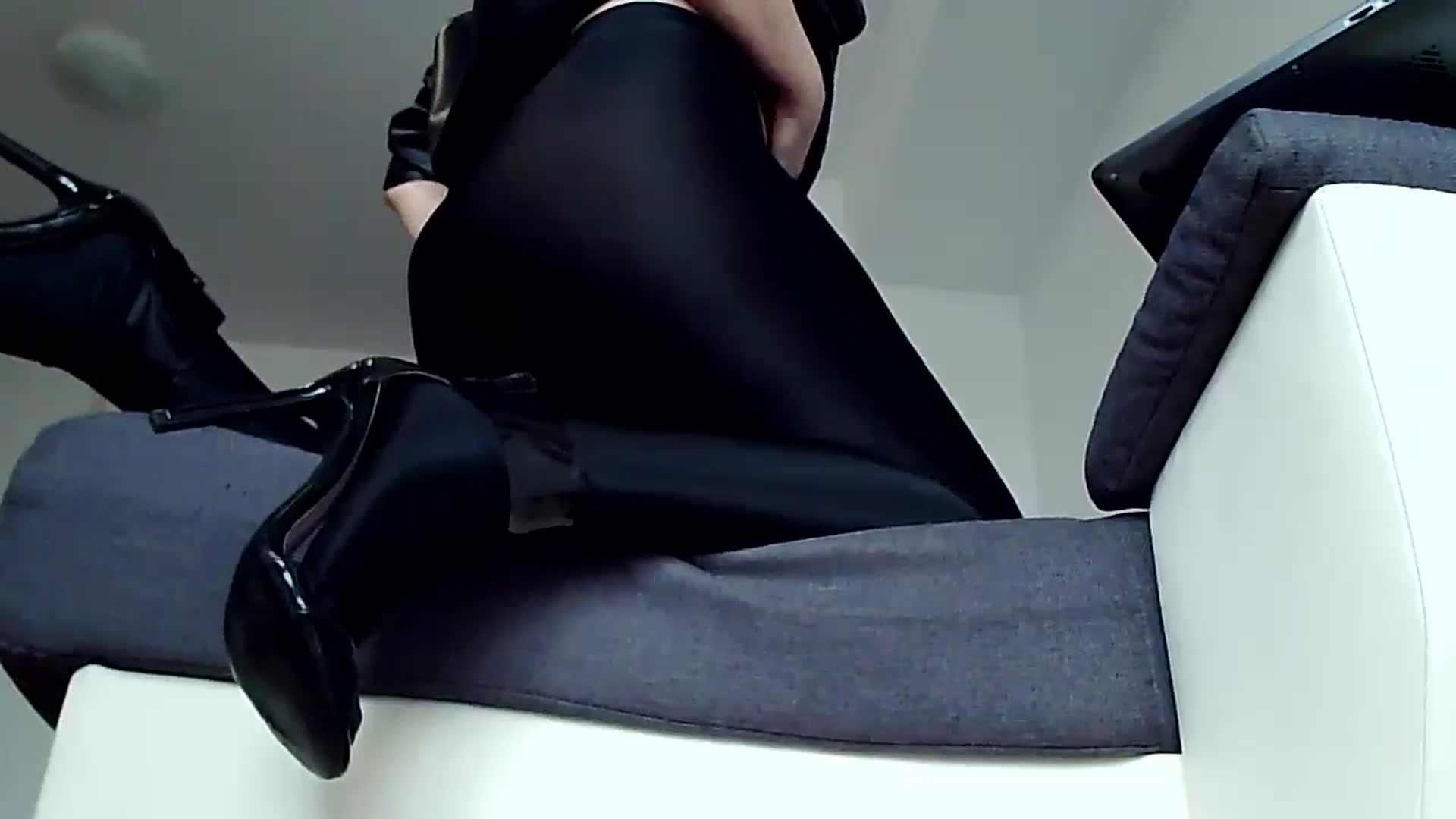 Gallery image thumbnail from KinKueen's myfreecams stream on, 10/27/2025, 11:12 image 6 of 20
