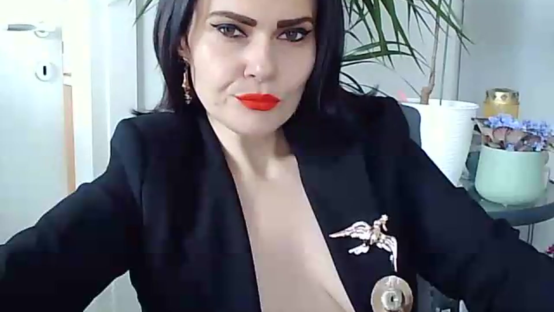 Gallery image thumbnail from KinKueen's myfreecams stream on, 06/12/2026, 11:32 image 16 of 20