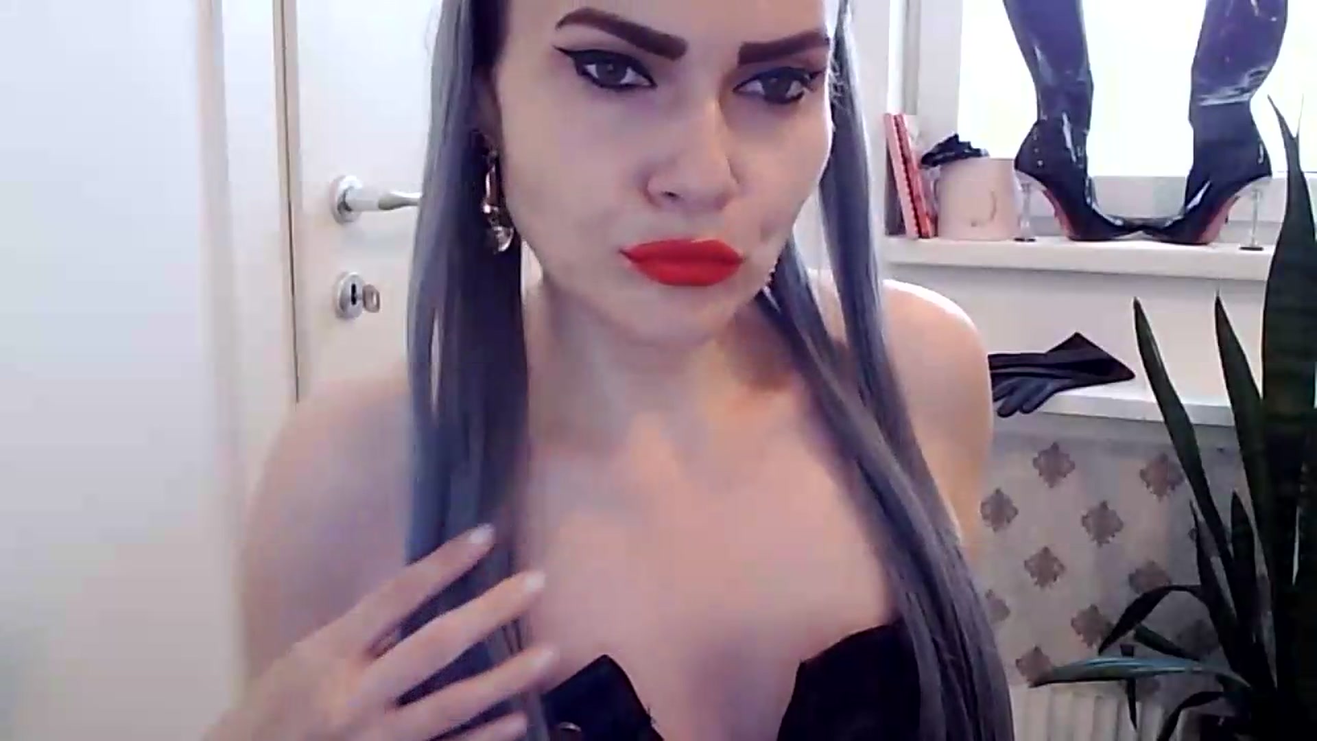 Gallery image thumbnail from KinKueen's myfreecams stream on, 07/15/2026, 09:37 image 8 of 20