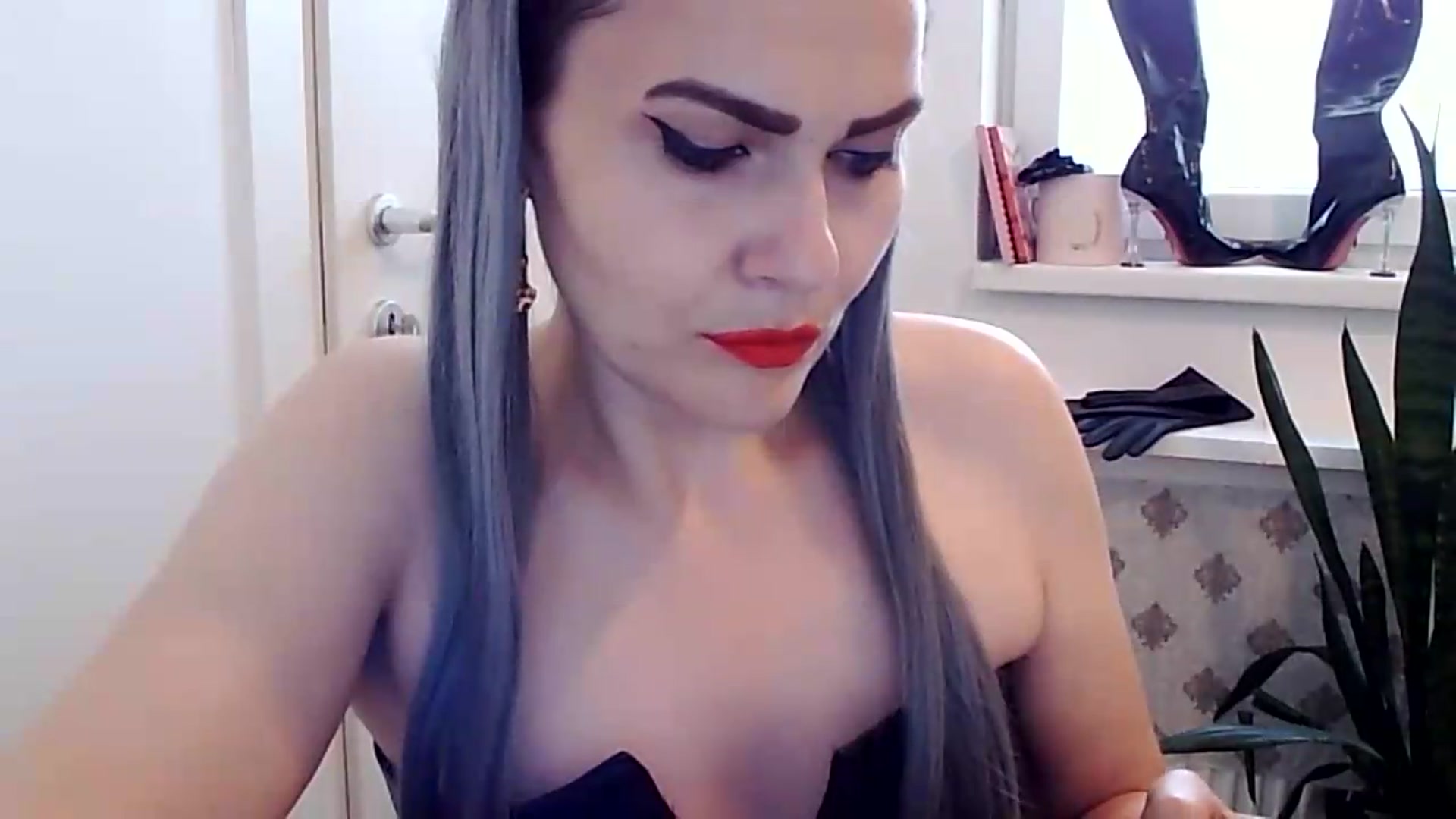 Gallery image thumbnail from KinKueen's myfreecams stream on, 07/15/2026, 09:37 image 7 of 20