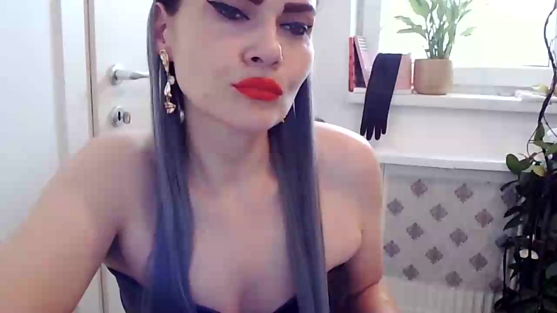 Gallery image thumbnail from KinKueen's myfreecams stream on, 07/17/2026, 11:48 image 9 of 20