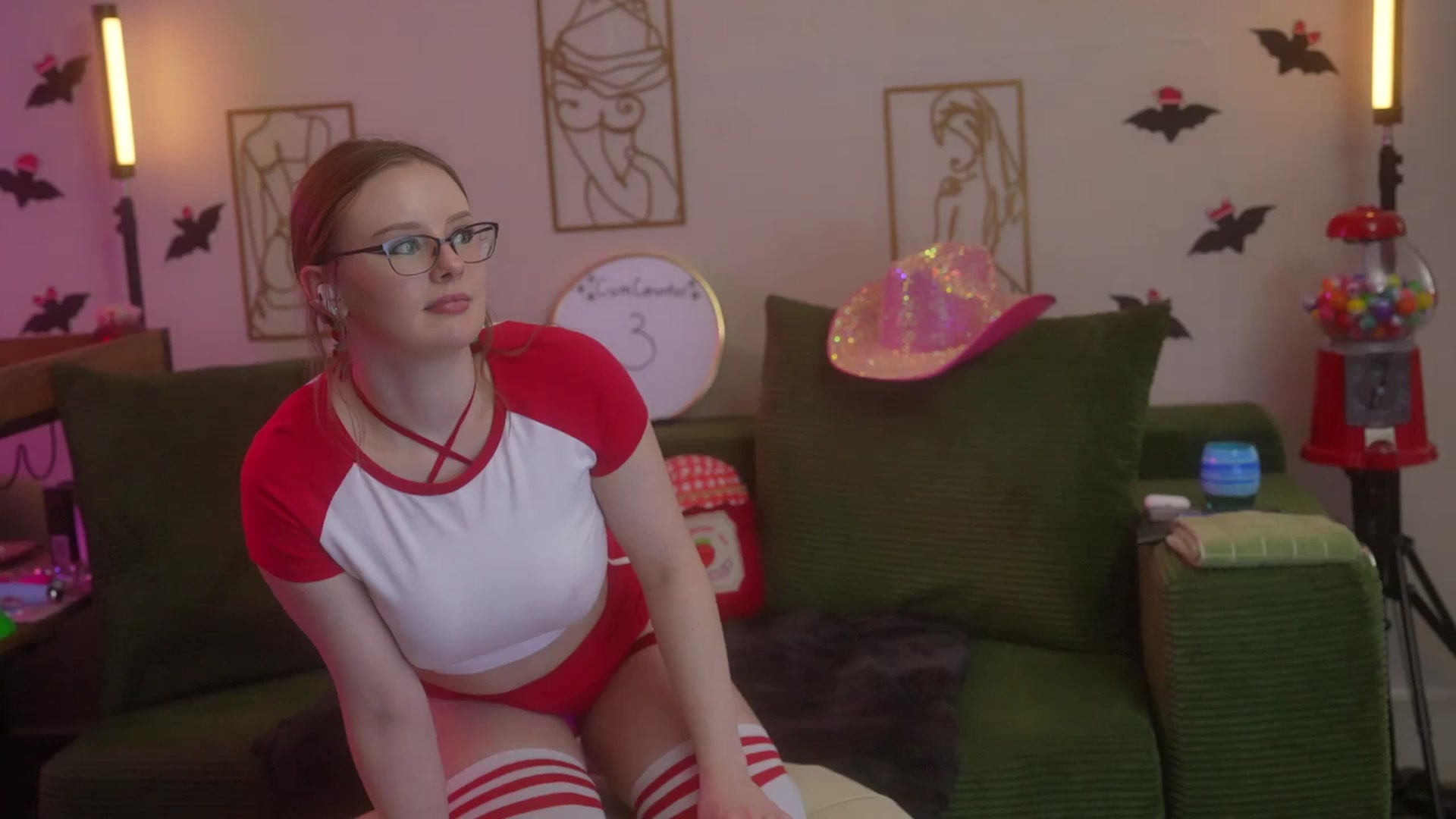 Gallery image thumbnail from Kindfruitbat's myfreecams stream on, 12/17/2025, 11:19 image 17 of 20