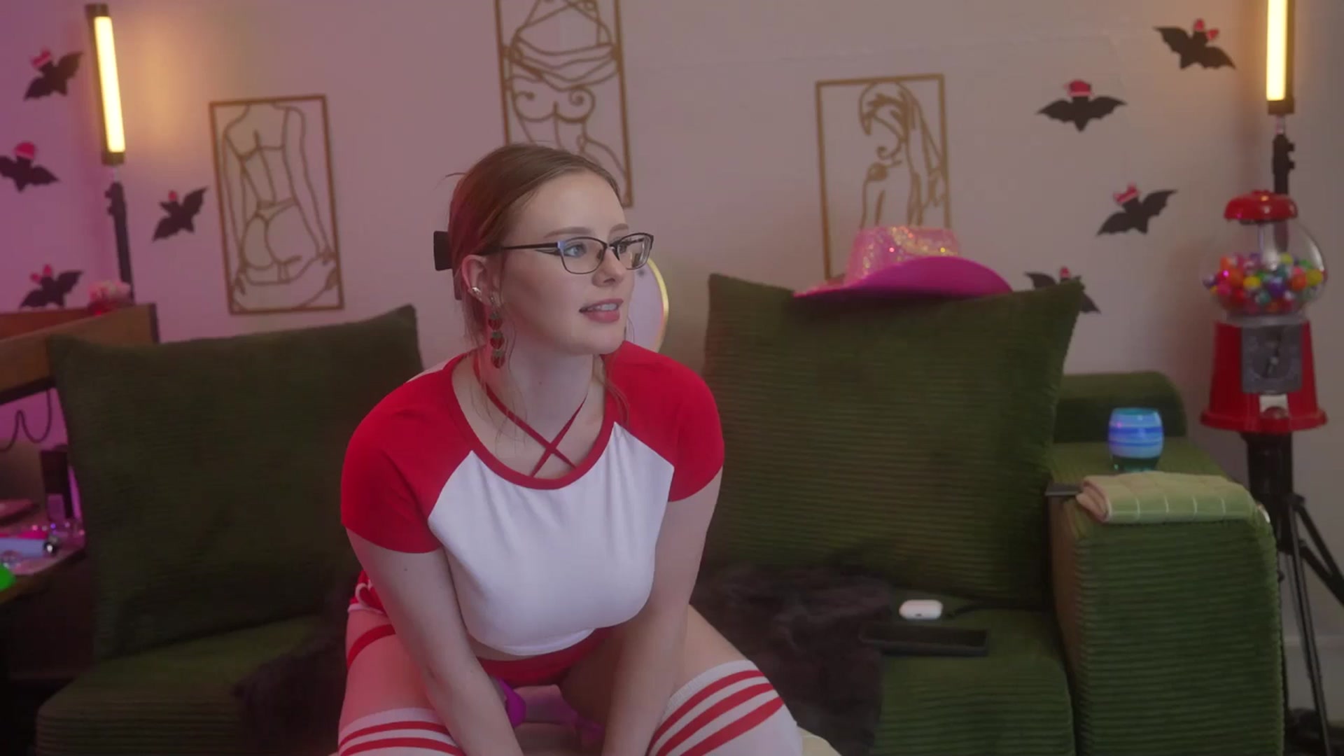 Gallery image thumbnail from Kindfruitbat's myfreecams stream on, 12/17/2025, 11:52 image 4 of 20