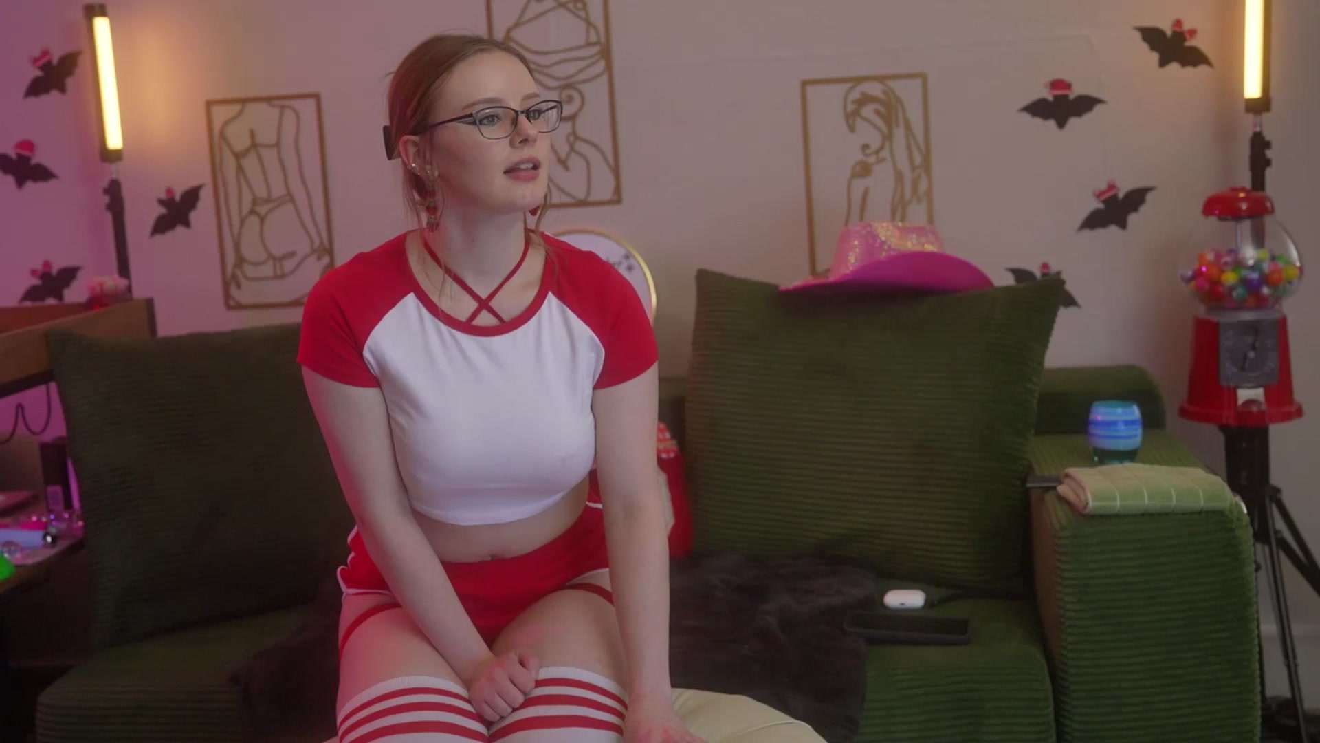 Gallery image thumbnail from Kindfruitbat's myfreecams stream on, 12/17/2025, 11:52 image 6 of 20