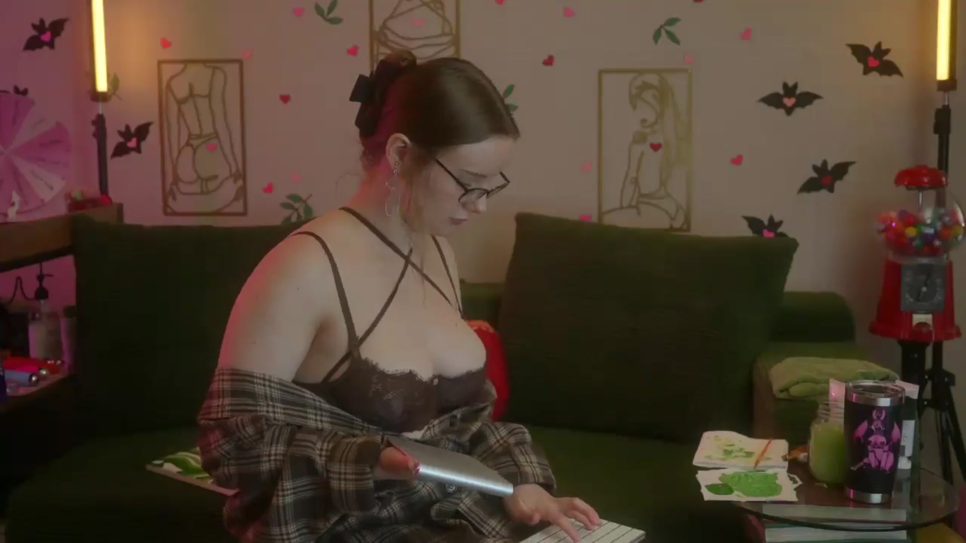 Gallery image thumbnail from Kindfruitbat's myfreecams stream on, 02/10/2026, 13:33 image 10 of 20