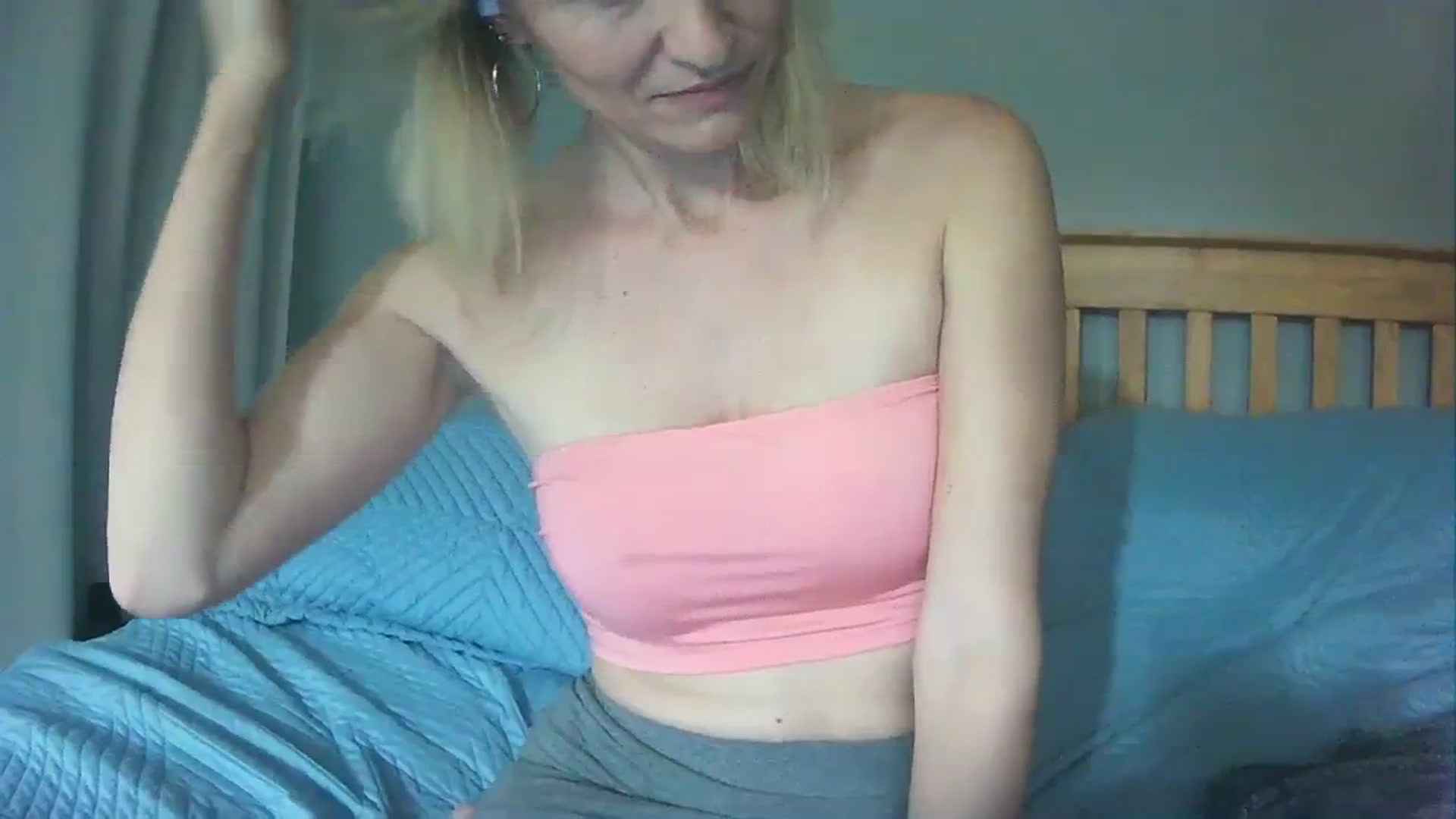 Gallery image thumbnail from KineticKam's myfreecams stream on, 01/07/2024, 19:34 image 18 of 20