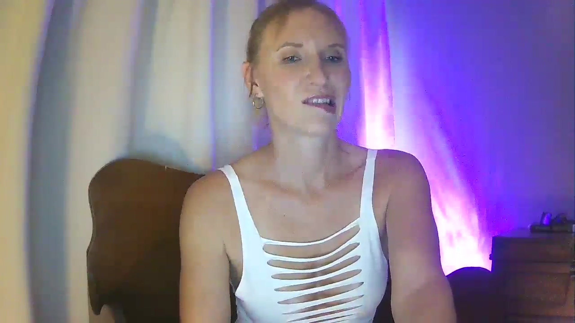 Gallery image thumbnail from KineticKam's myfreecams stream on, 03/01/2024, 19:40 image 6 of 20