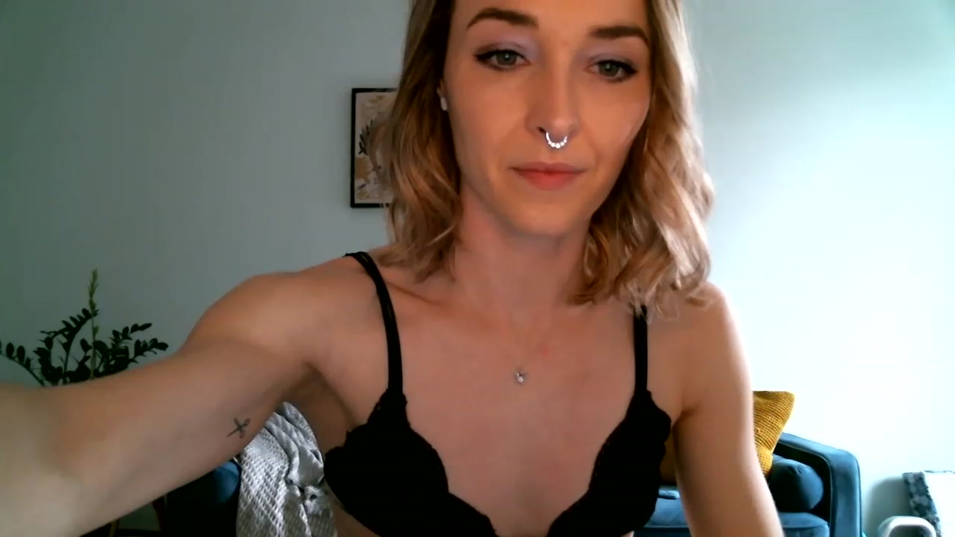 Gallery image thumbnail from KineticKoa's myfreecams stream on, 12/31/2022, 22:06 image 6 of 20