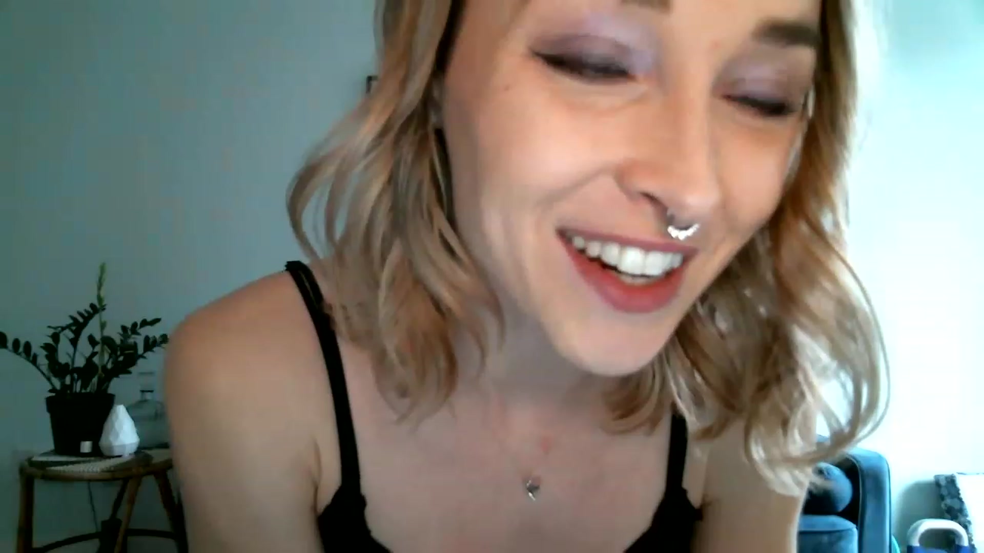 Gallery image thumbnail from KineticKoa's myfreecams stream on, 12/31/2022, 22:06 image 7 of 20