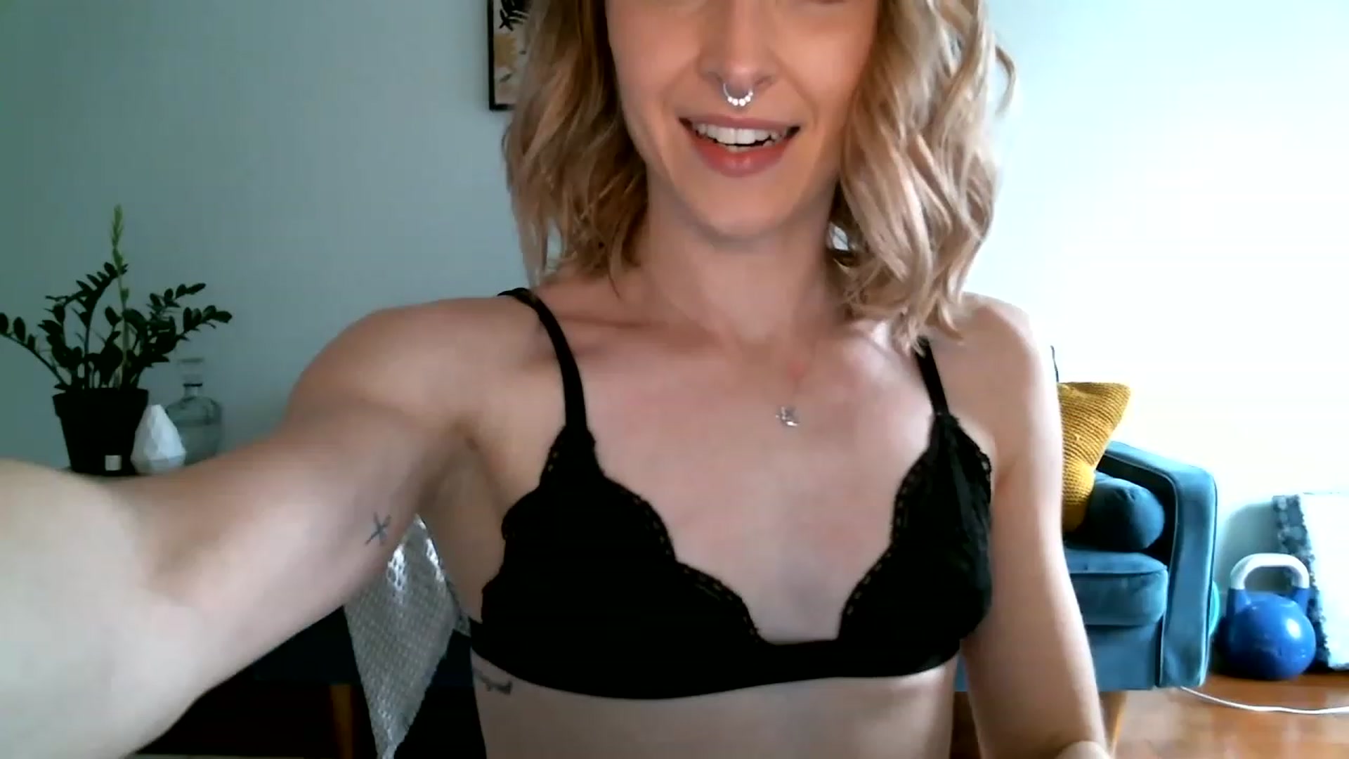 Gallery image thumbnail from KineticKoa's myfreecams stream on, 12/31/2022, 22:06 image 2 of 20