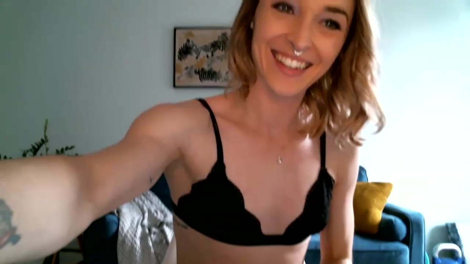 Gallery image thumbnail from KineticKoa's myfreecams stream on, 12/31/2022, 22:06 image 5 of 20
