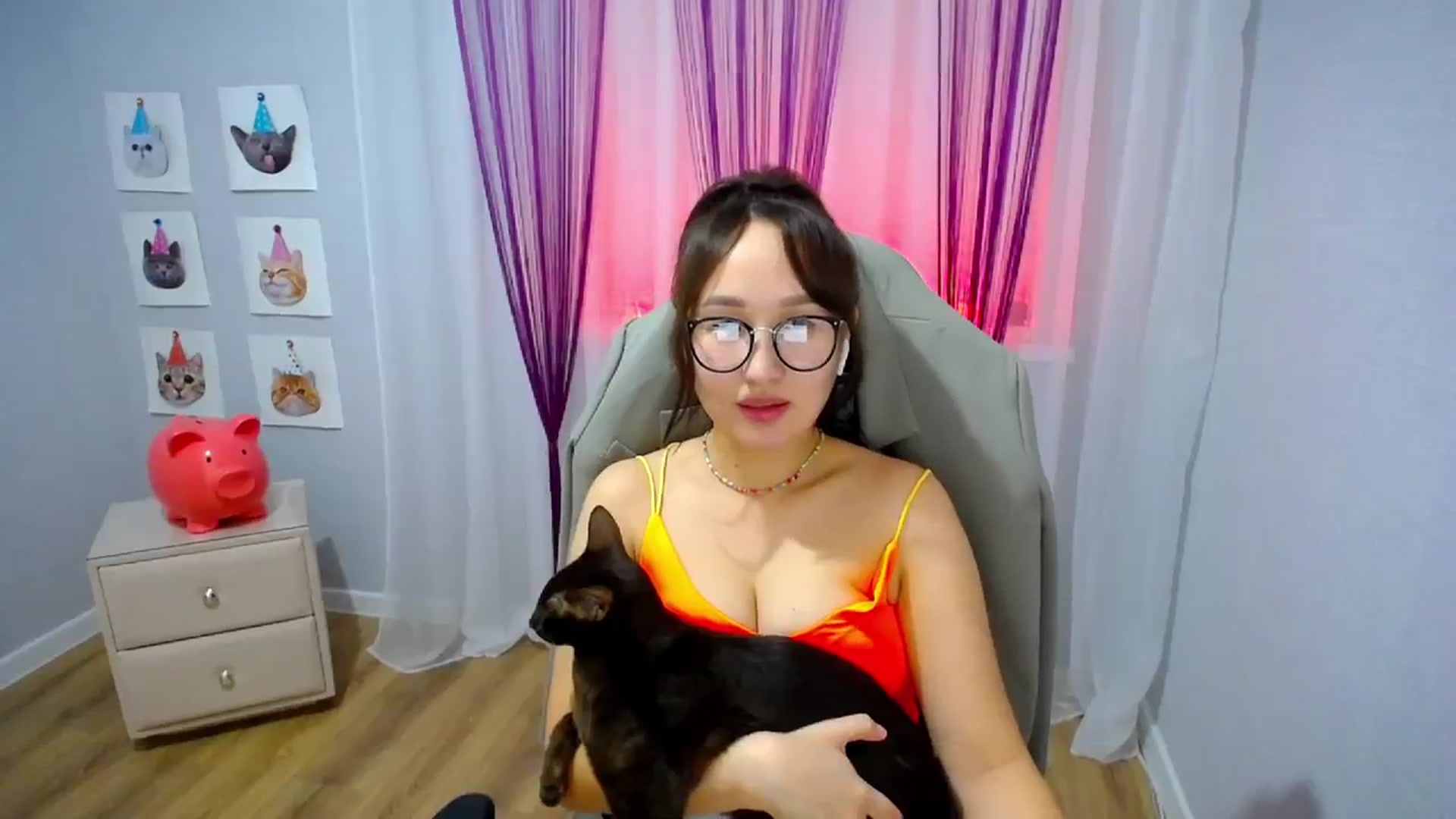 Gallery image thumbnail from Kingoo's myfreecams stream on, 03/04/2024, 23:03 image 17 of 20