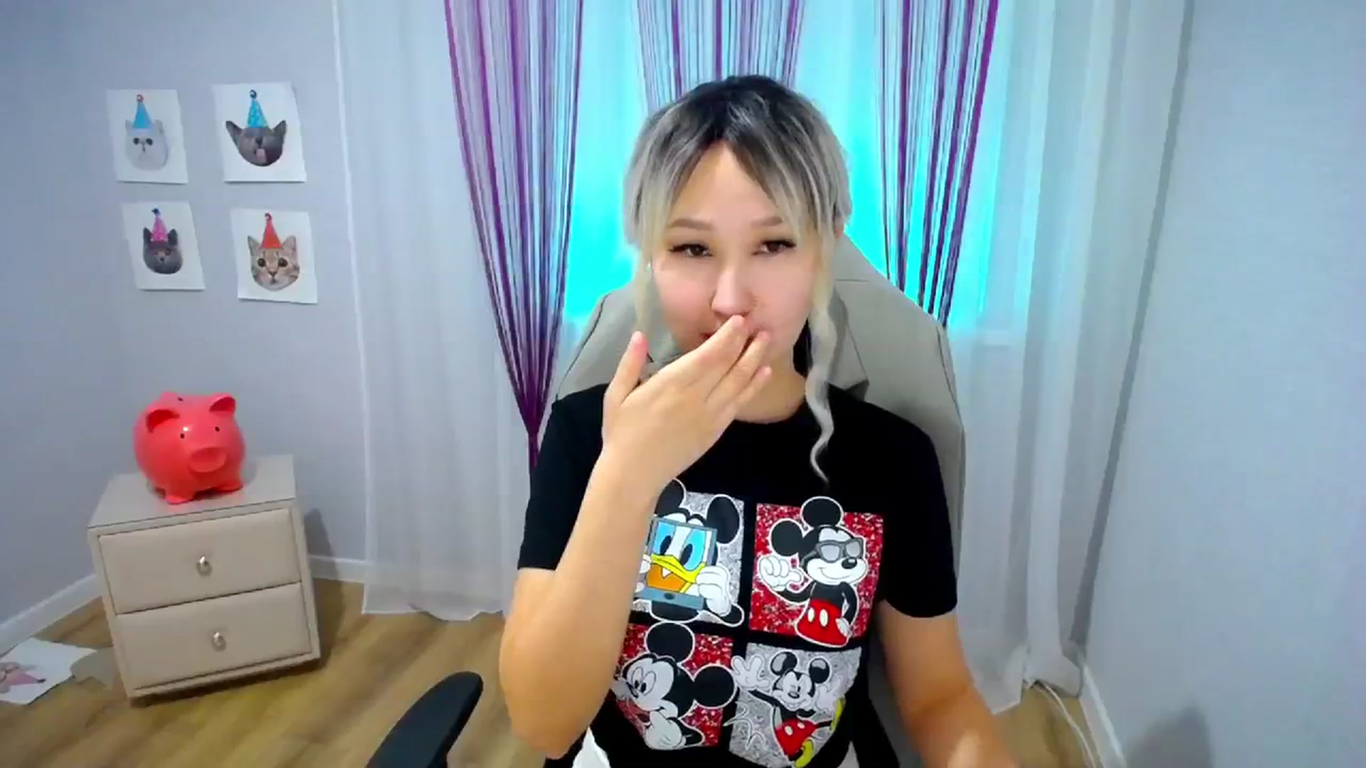 Gallery image thumbnail from Kingoo's myfreecams stream on, 03/17/2024, 22:40 image 9 of 20