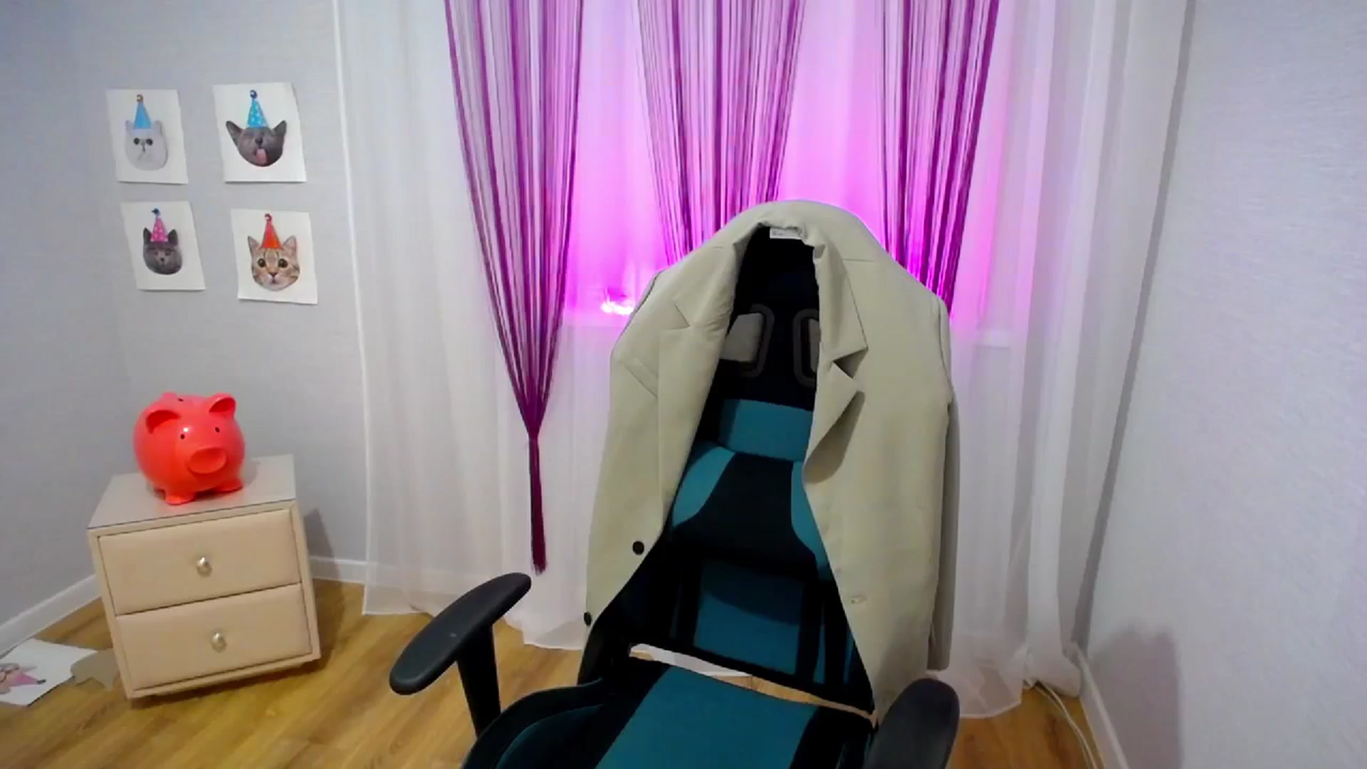 Gallery image thumbnail from Kingoo's myfreecams stream on, 03/17/2024, 22:40 image 10 of 20