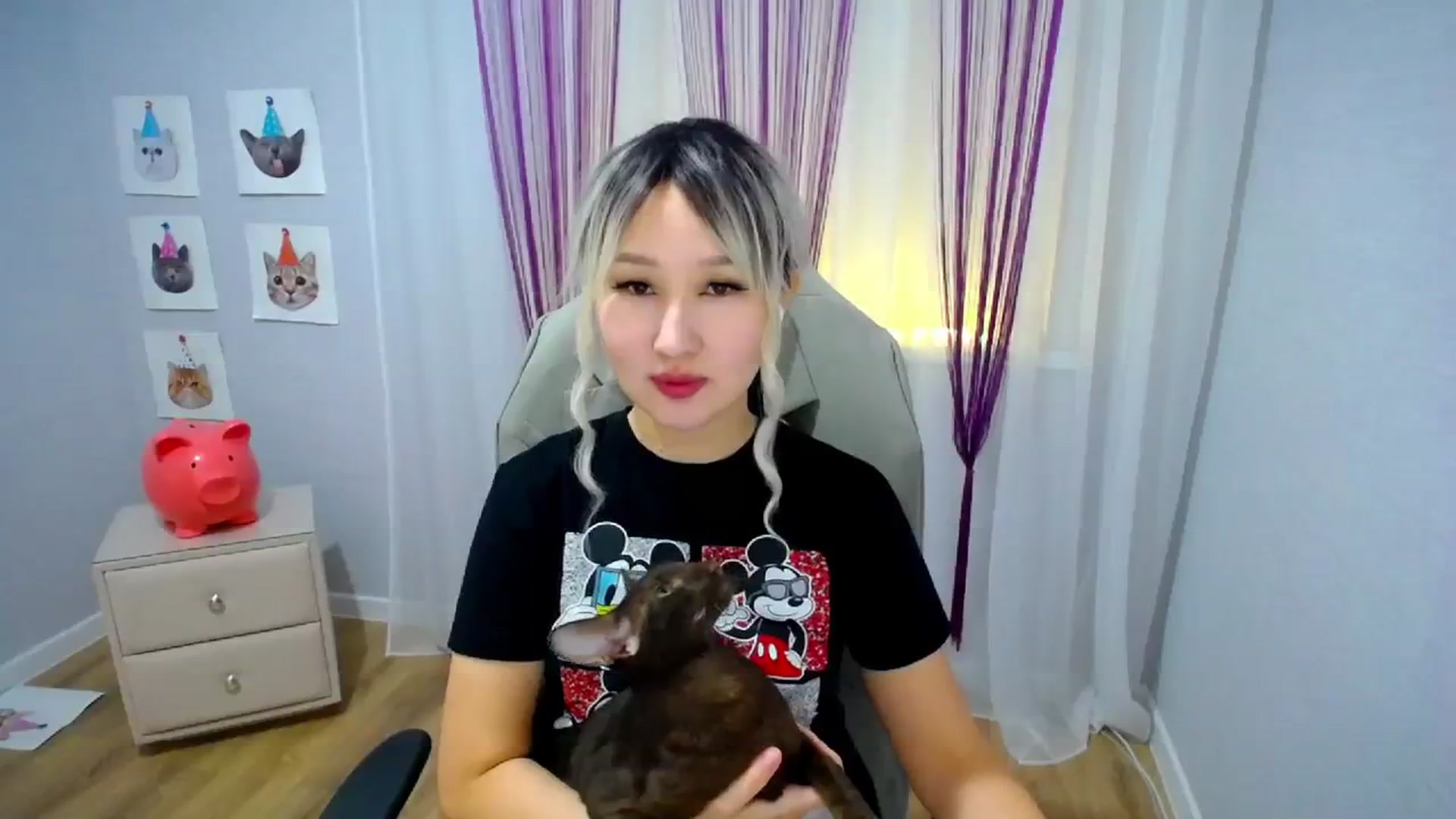 Gallery image thumbnail from Kingoo's myfreecams stream on, 03/17/2024, 22:40 image 4 of 20