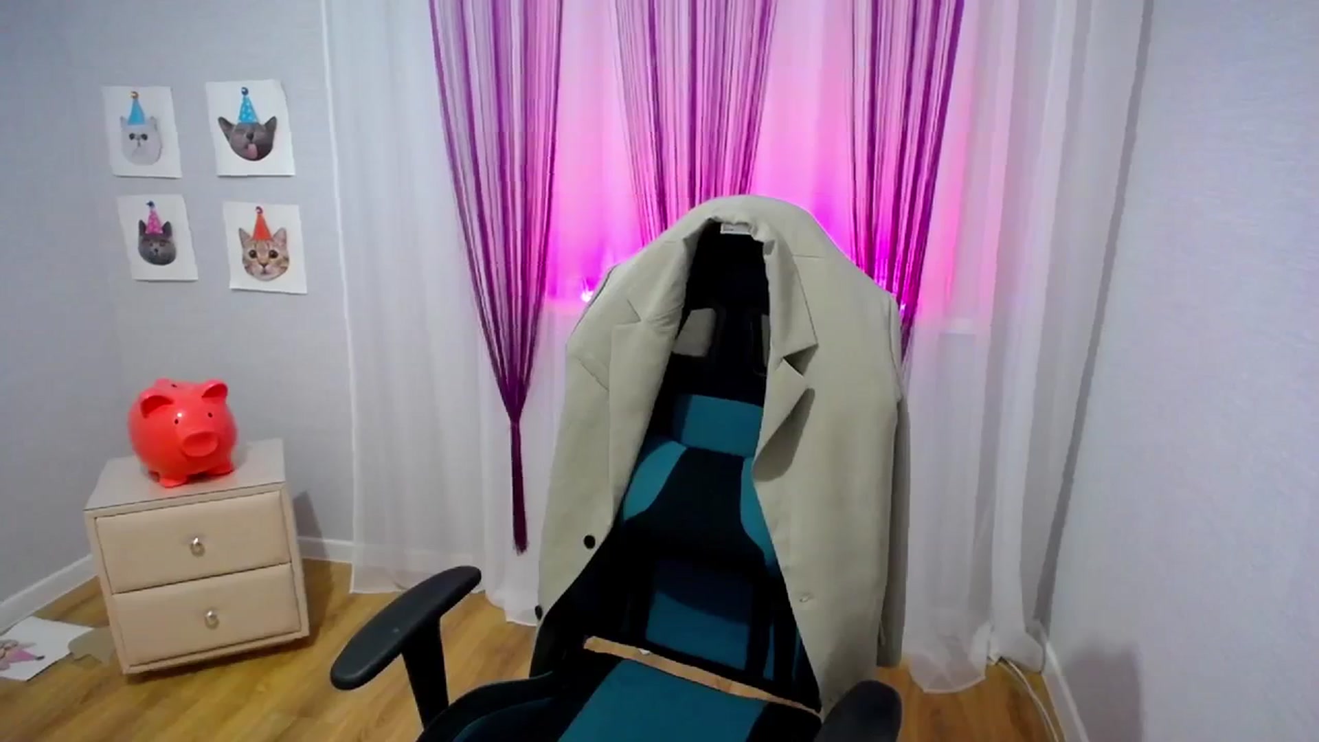 Gallery image thumbnail from Kingoo's myfreecams stream on, 03/17/2024, 22:40 image 8 of 20