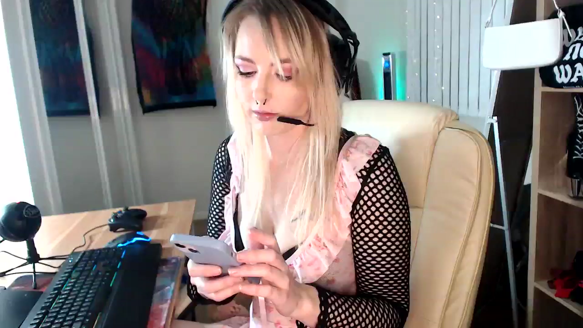 Gallery image thumbnail from Kinksta1's myfreecams stream on, 08/03/2023, 11:58 image 18 of 20