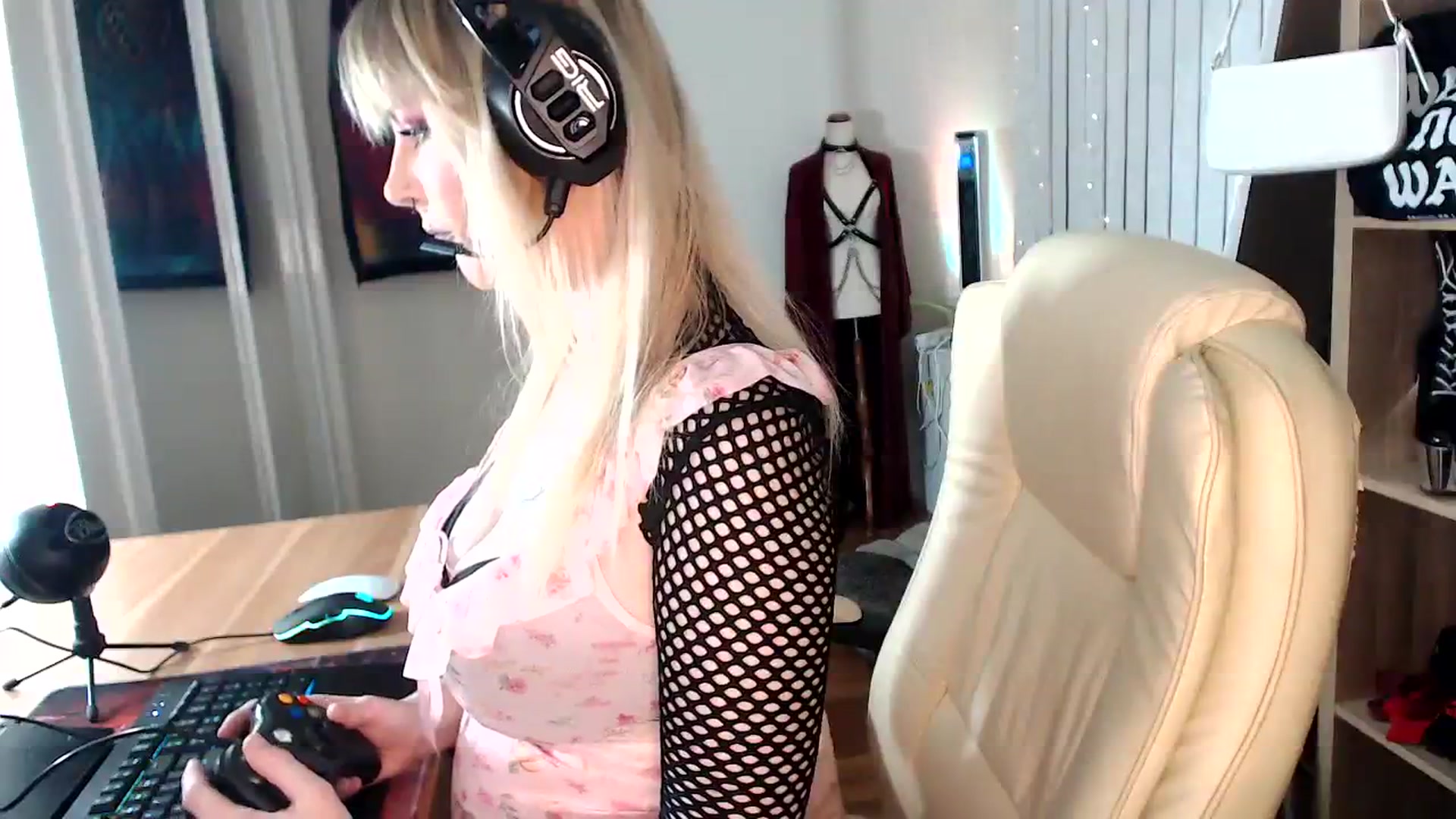 Gallery image thumbnail from Kinksta1's myfreecams stream on, 08/03/2023, 11:58 image 15 of 20