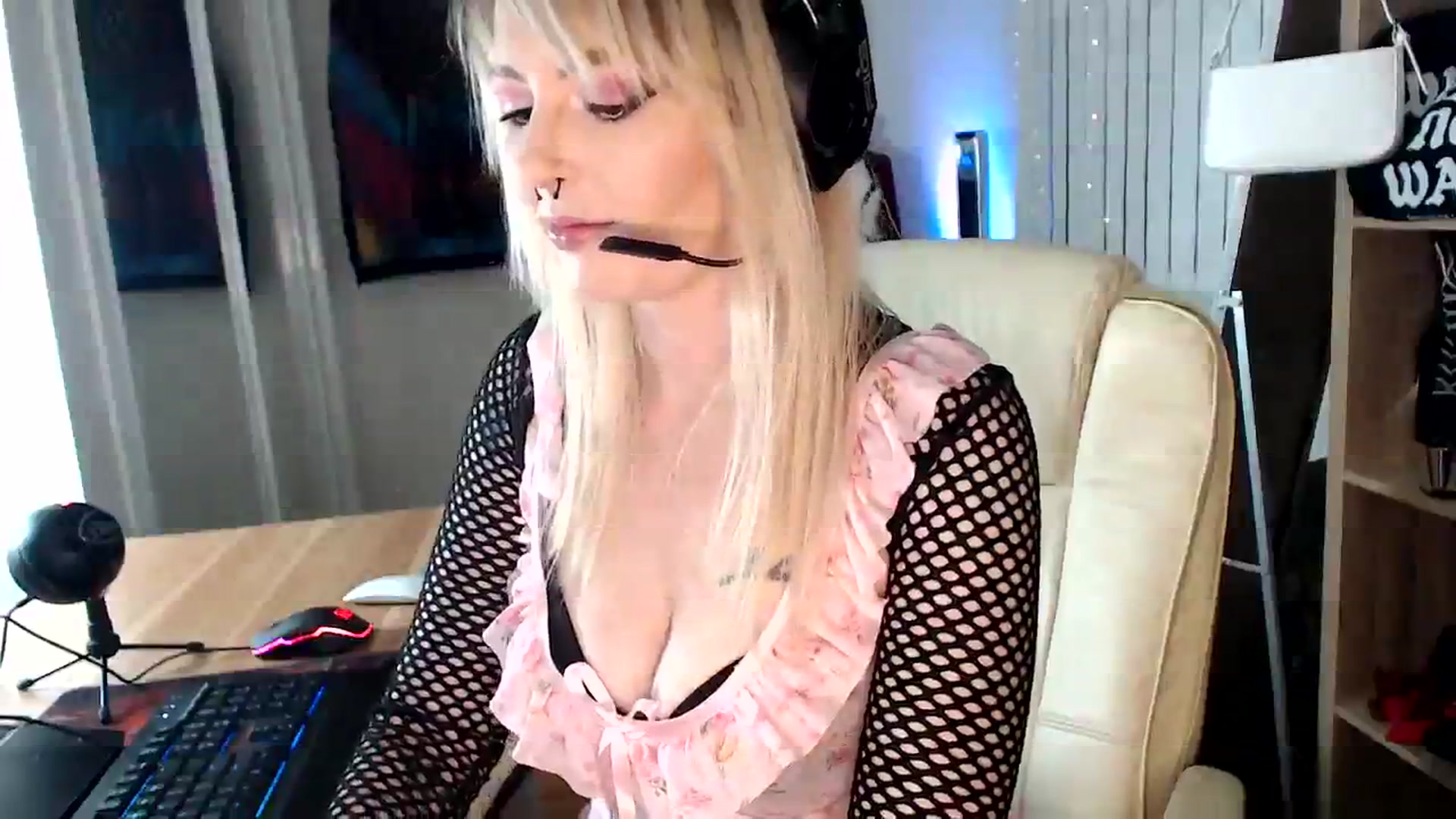 Gallery image thumbnail from Kinksta1's myfreecams stream on, 08/03/2023, 11:58 image 5 of 20