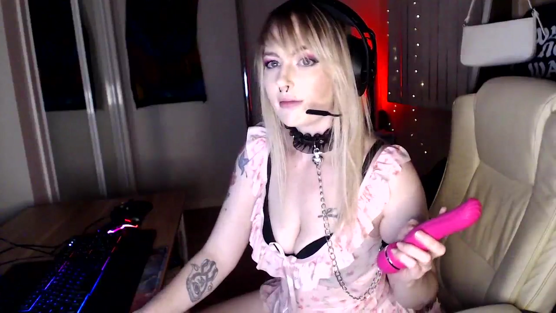 Gallery image thumbnail from Kinksta1's myfreecams stream on, 08/03/2023, 14:41 image 3 of 20
