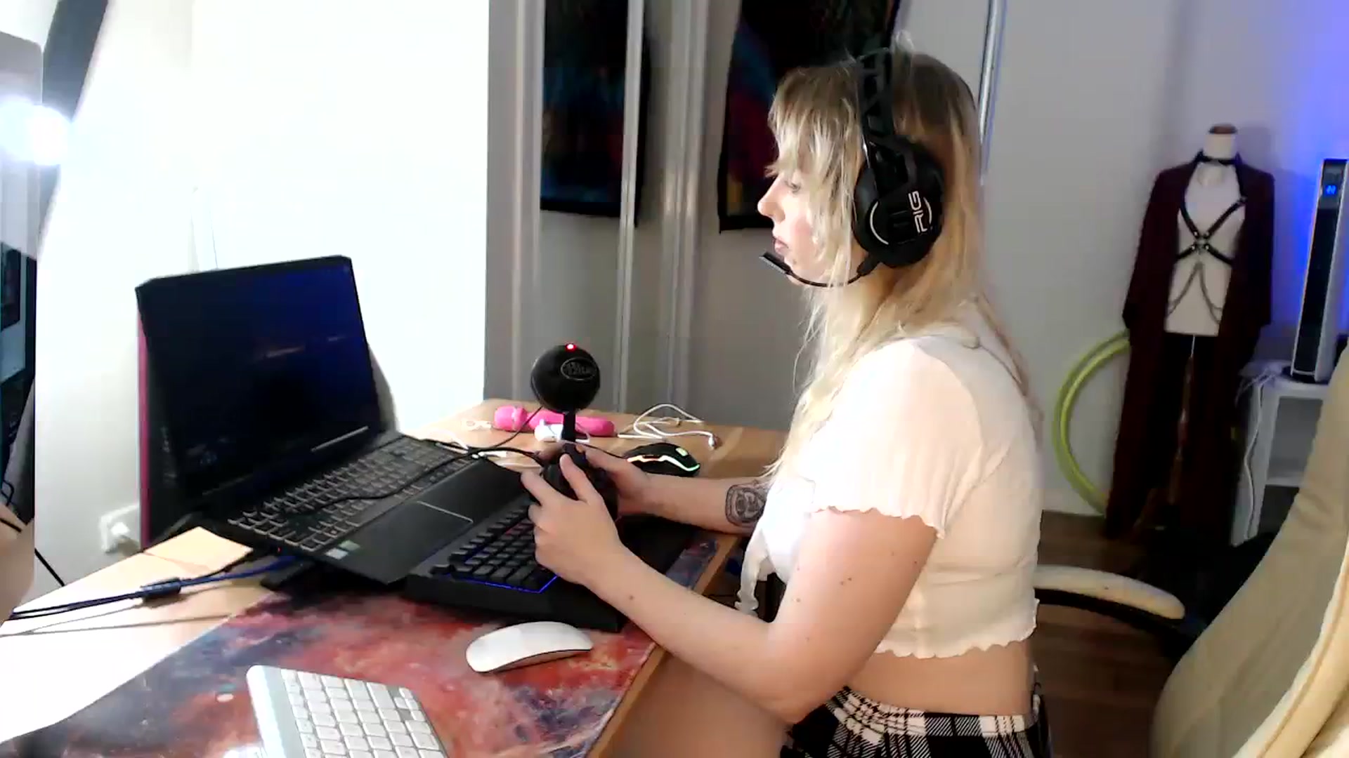 Gallery image thumbnail from Kinksta1's myfreecams stream on, 08/04/2023, 13:52 image 12 of 20