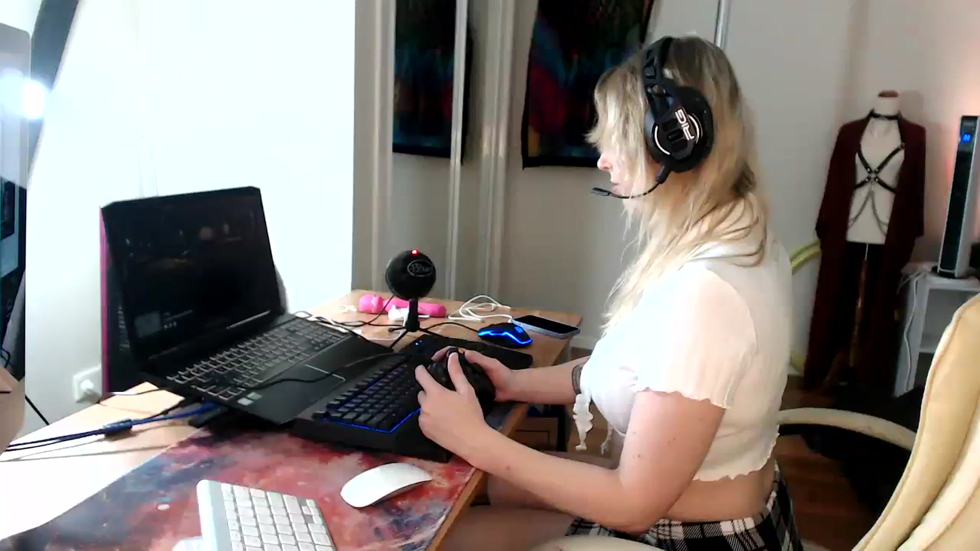 Gallery image thumbnail from Kinksta1's myfreecams stream on, 08/04/2023, 13:52 image 4 of 20