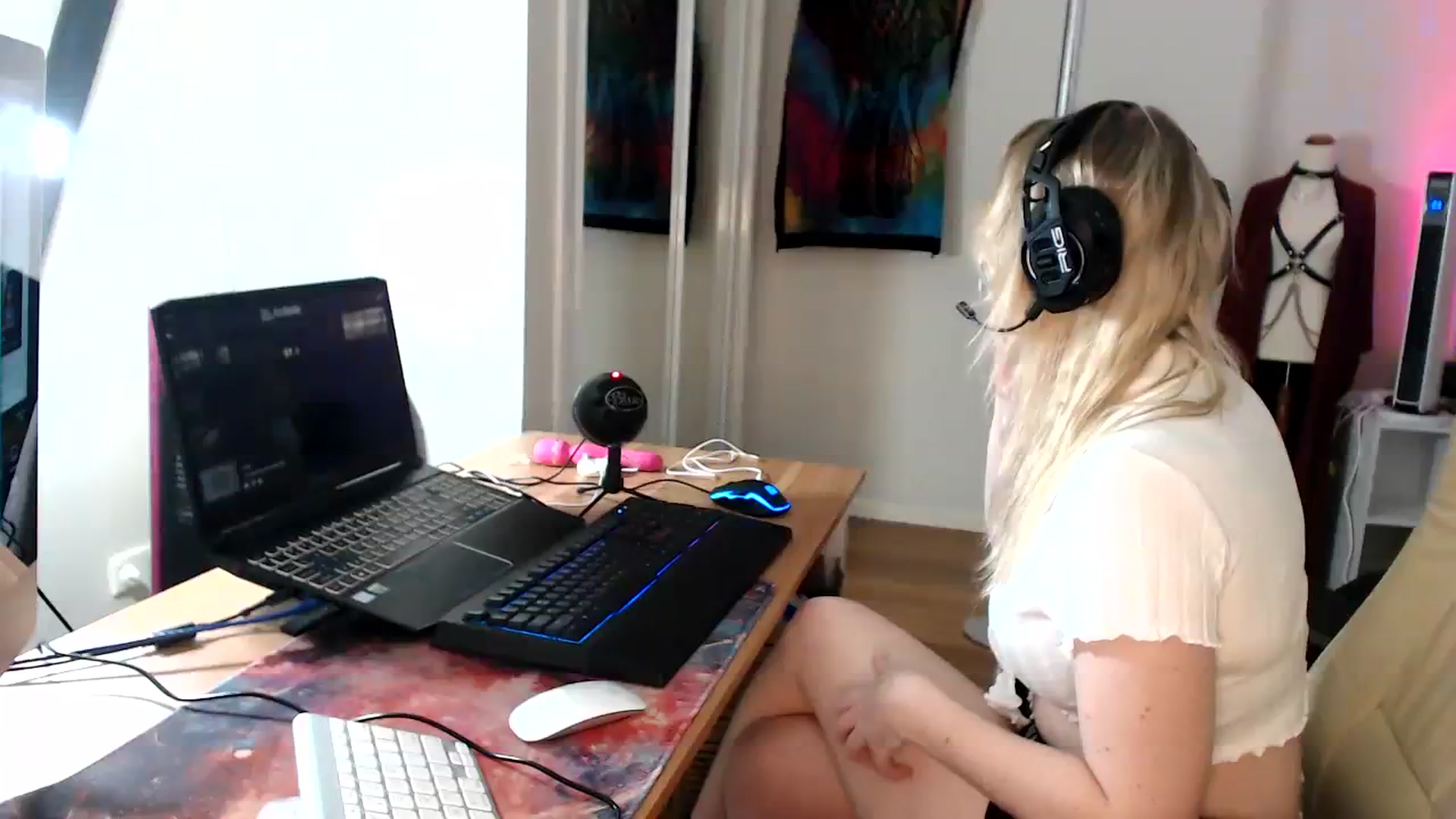 Gallery image thumbnail from Kinksta1's myfreecams stream on, 08/04/2023, 13:52 image 1 of 20