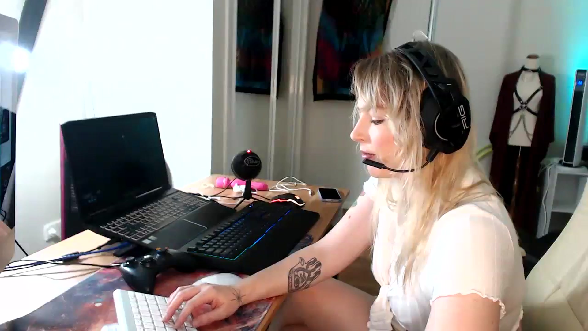 Gallery image thumbnail from Kinksta1's myfreecams stream on, 08/04/2023, 13:52 image 10 of 20