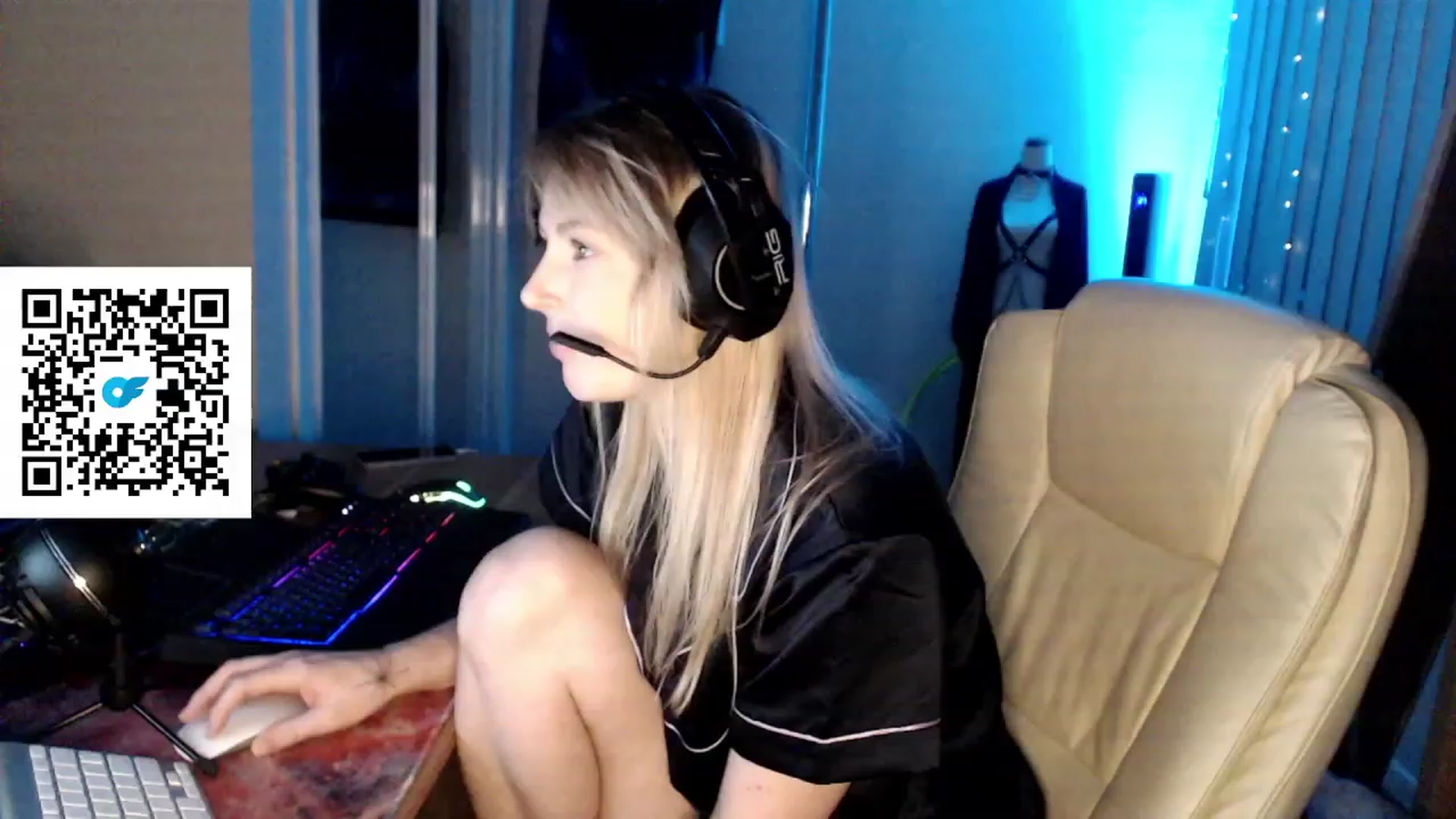 Gallery image thumbnail from Kinksta1's myfreecams stream on, 08/05/2023, 16:15 image 17 of 20