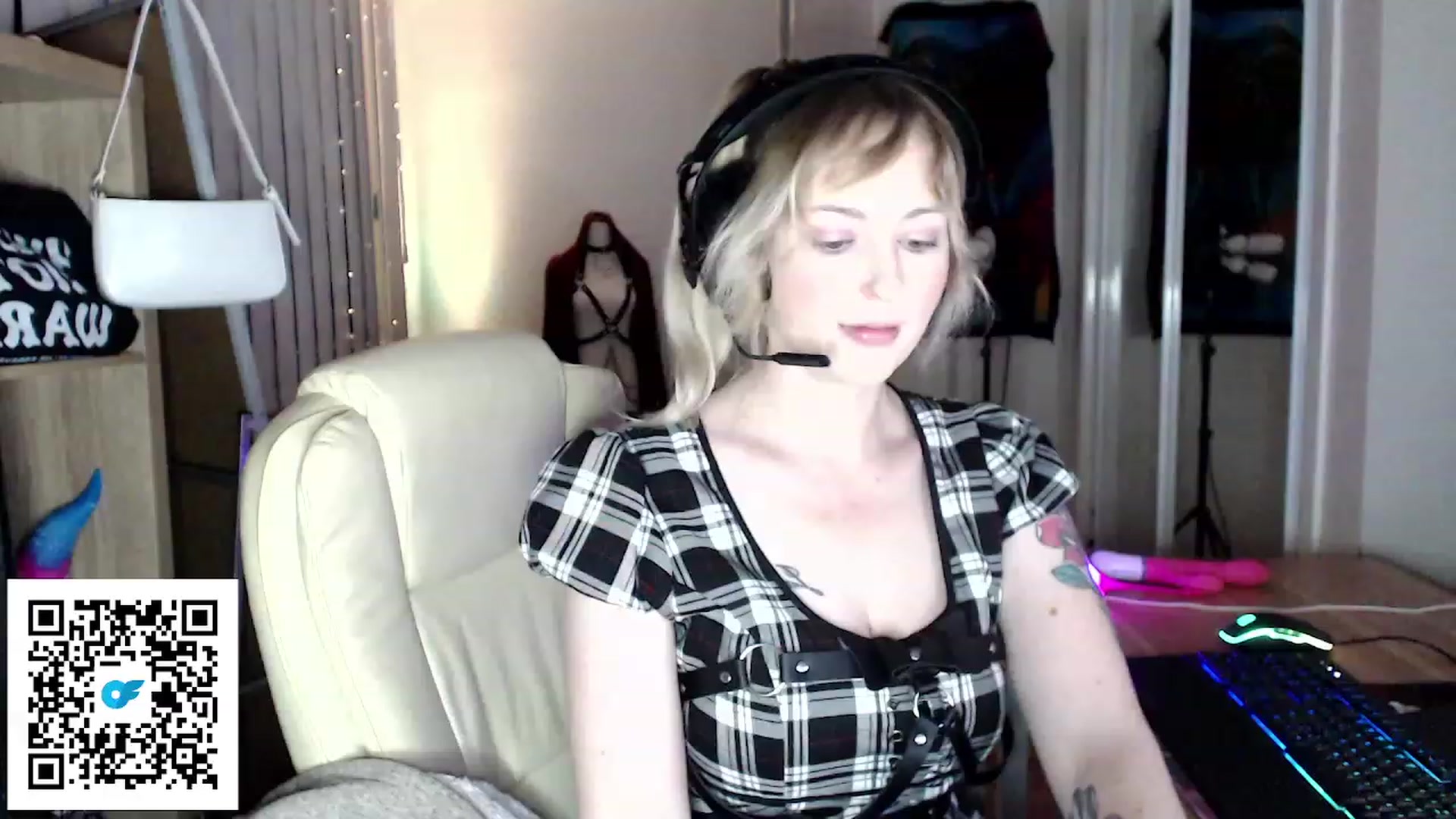 Gallery image thumbnail from Kinksta1's myfreecams stream on, 08/12/2023, 13:18 image 13 of 20