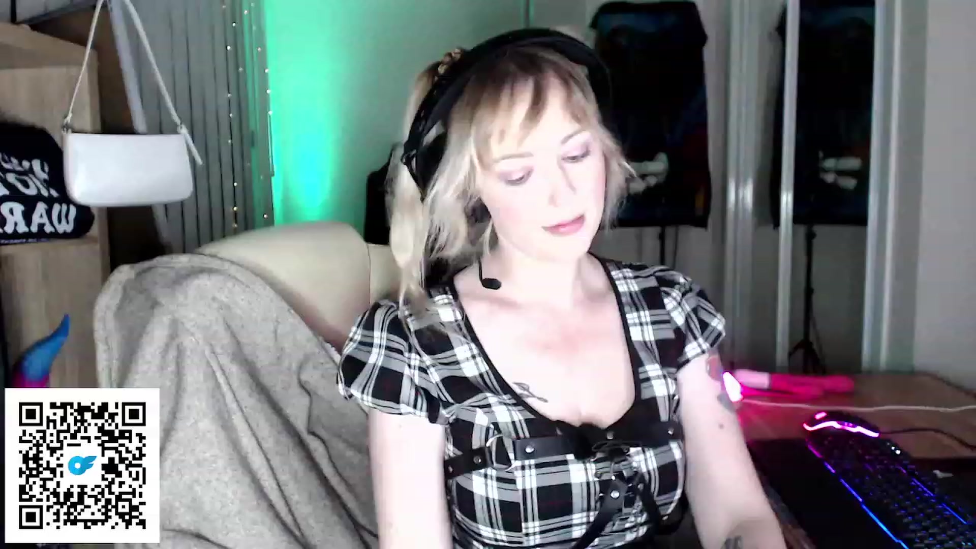 Gallery image thumbnail from Kinksta1's myfreecams stream on, 08/12/2023, 13:18 image 12 of 20