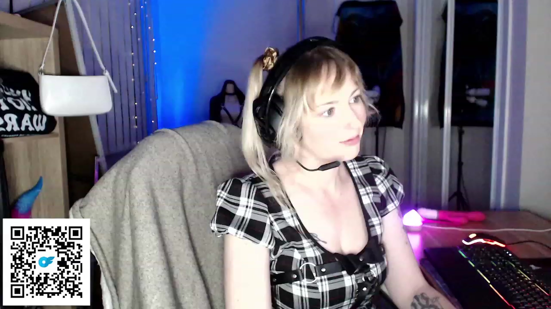 Gallery image thumbnail from Kinksta1's myfreecams stream on, 08/12/2023, 13:18 image 10 of 20
