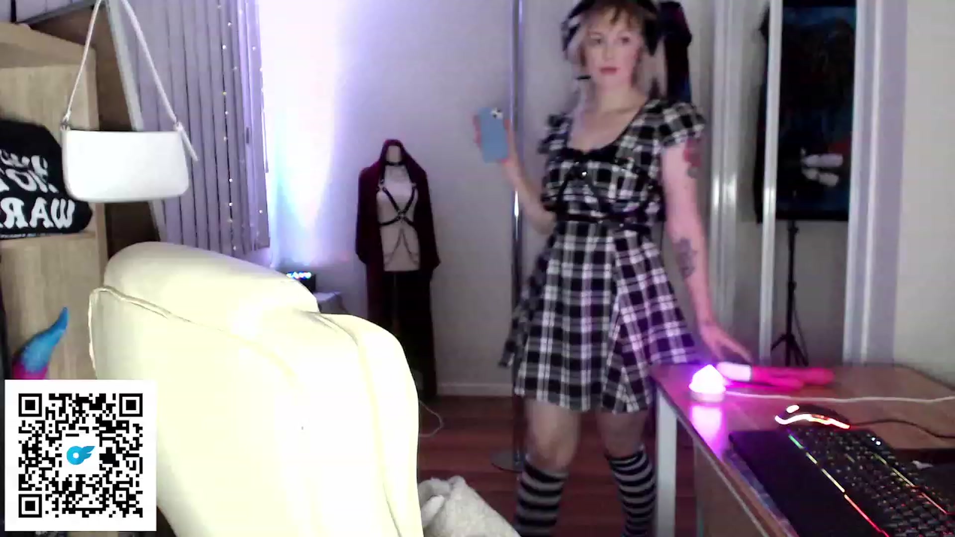 Gallery image thumbnail from Kinksta1's myfreecams stream on, 08/12/2023, 13:18 image 15 of 20