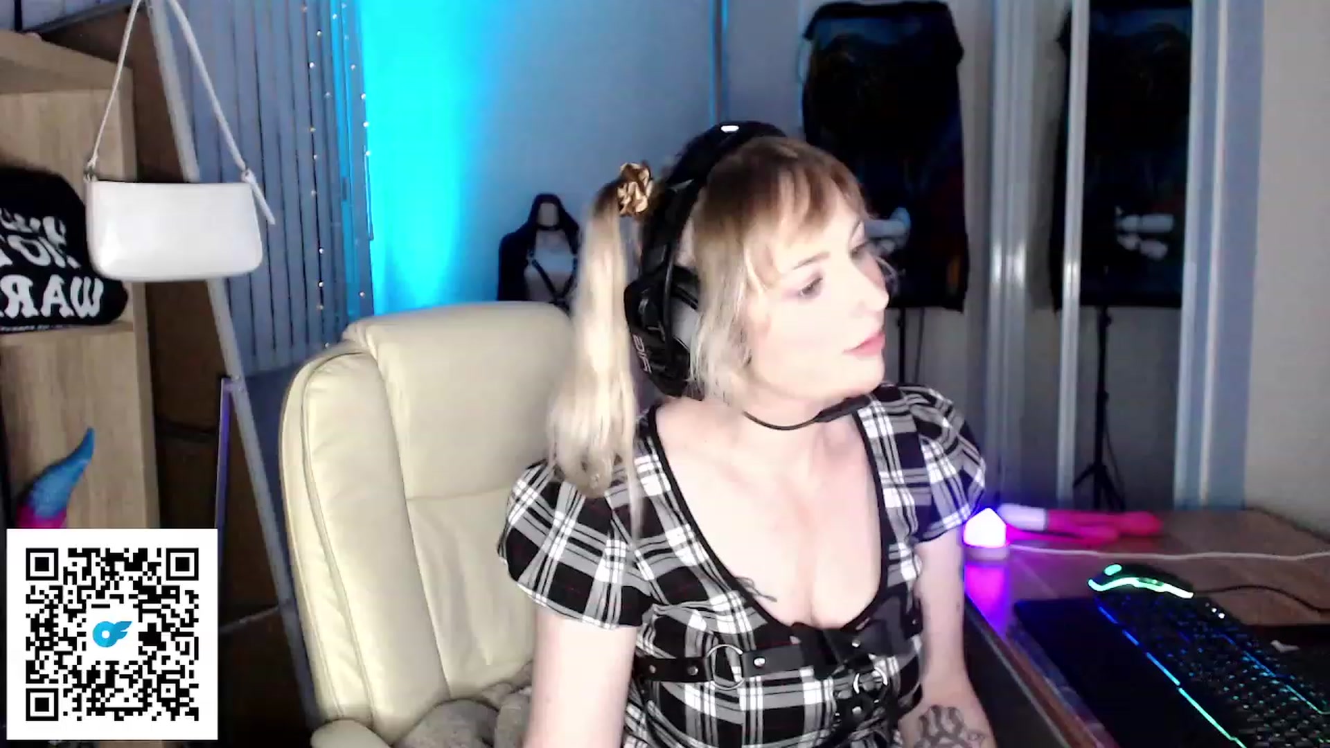 Gallery image thumbnail from Kinksta1's myfreecams stream on, 08/12/2023, 13:18 image 18 of 20