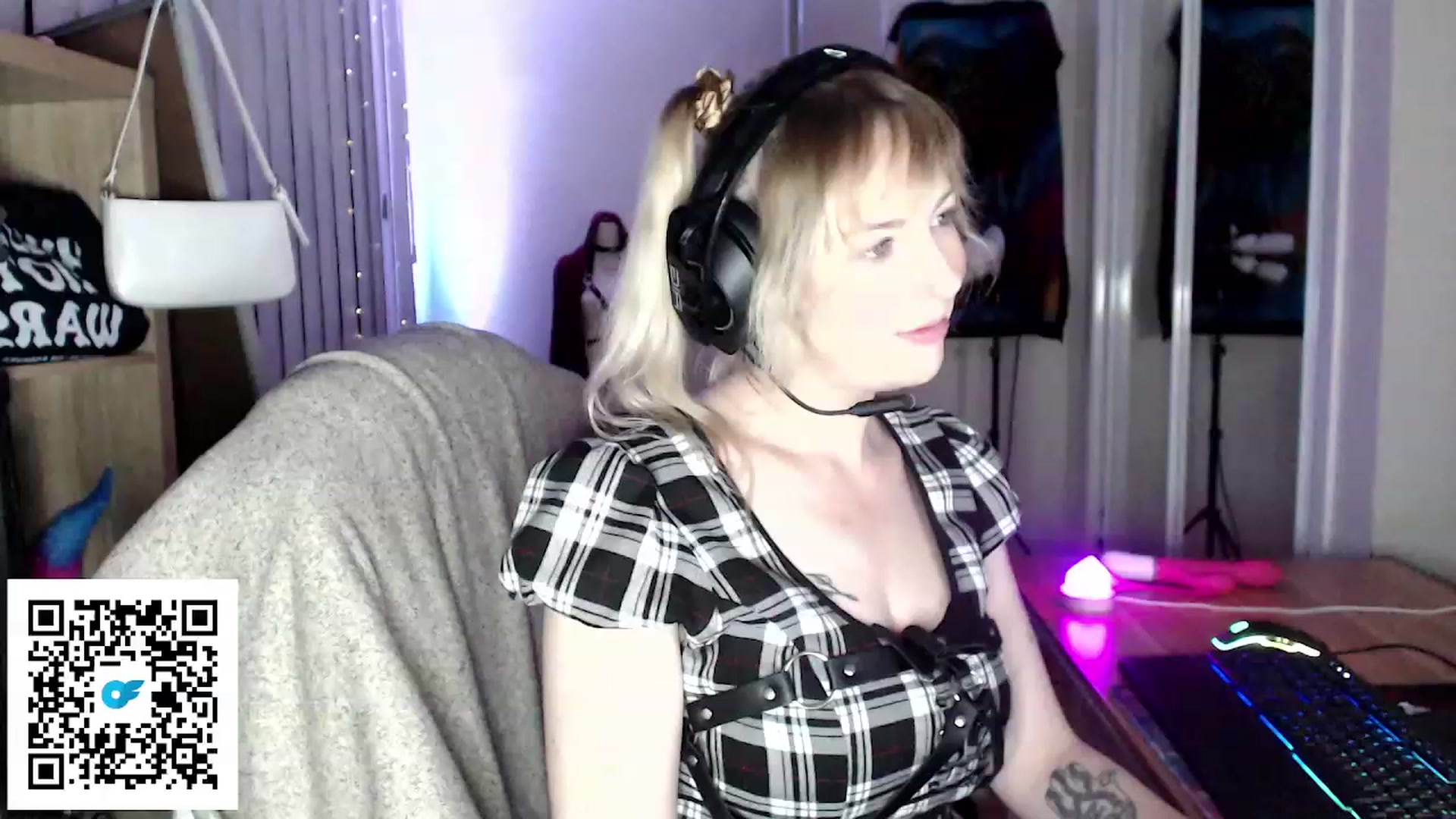 Gallery image thumbnail from Kinksta1's myfreecams stream on, 08/12/2023, 13:18 image 8 of 20