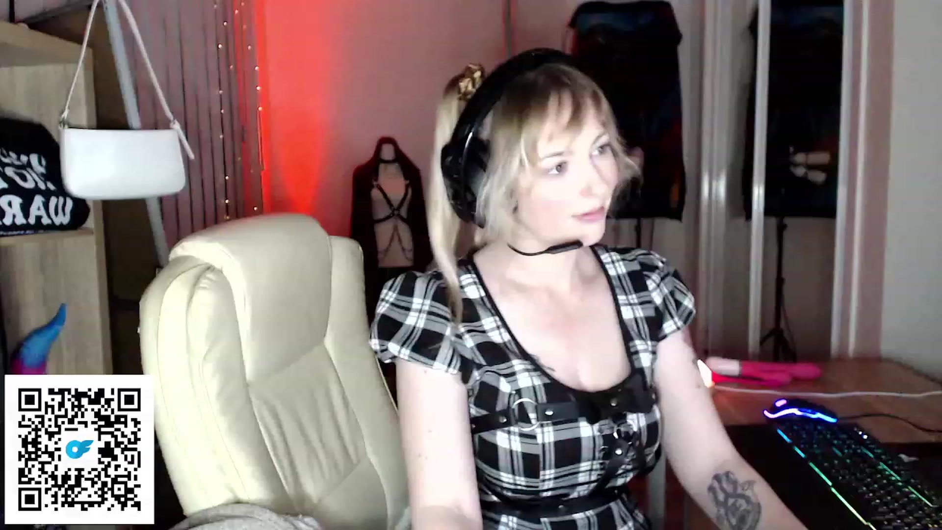 Gallery image thumbnail from Kinksta1's myfreecams stream on, 08/12/2023, 13:18 image 14 of 20