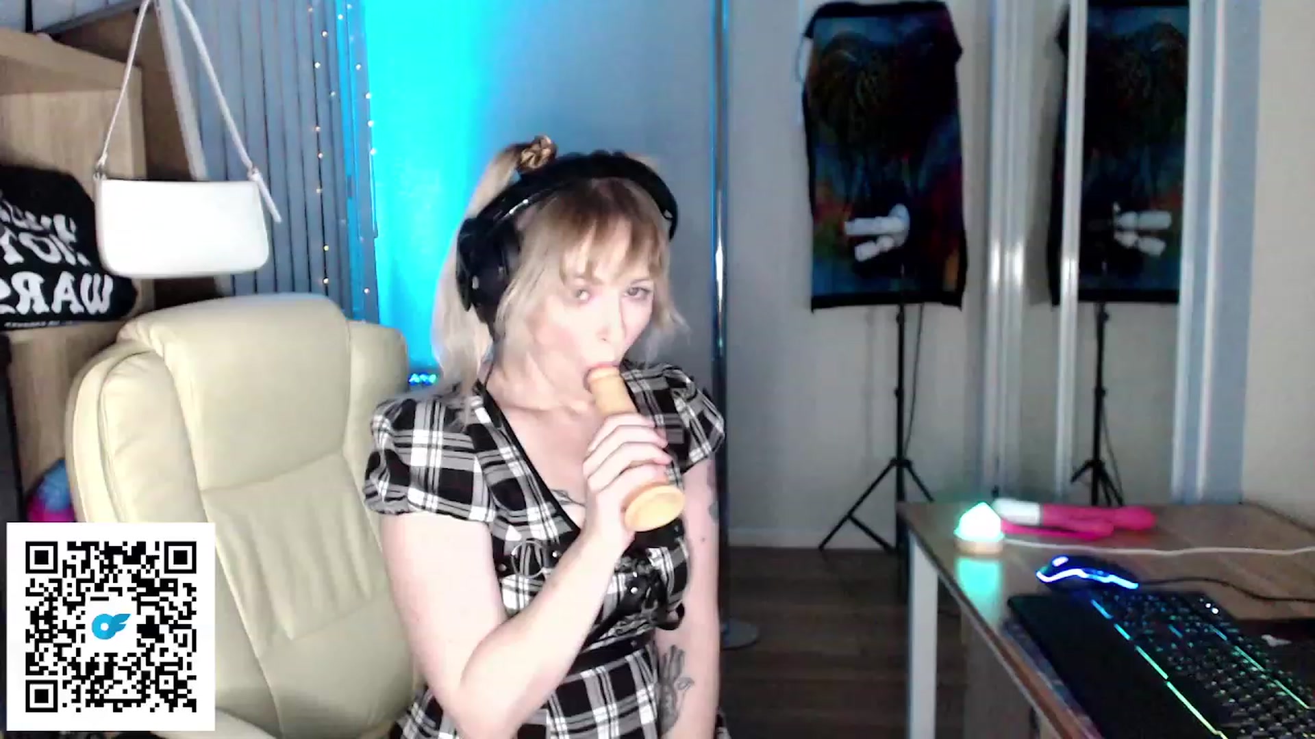 Gallery image thumbnail from Kinksta1's myfreecams stream on, 08/12/2023, 13:18 image 4 of 20