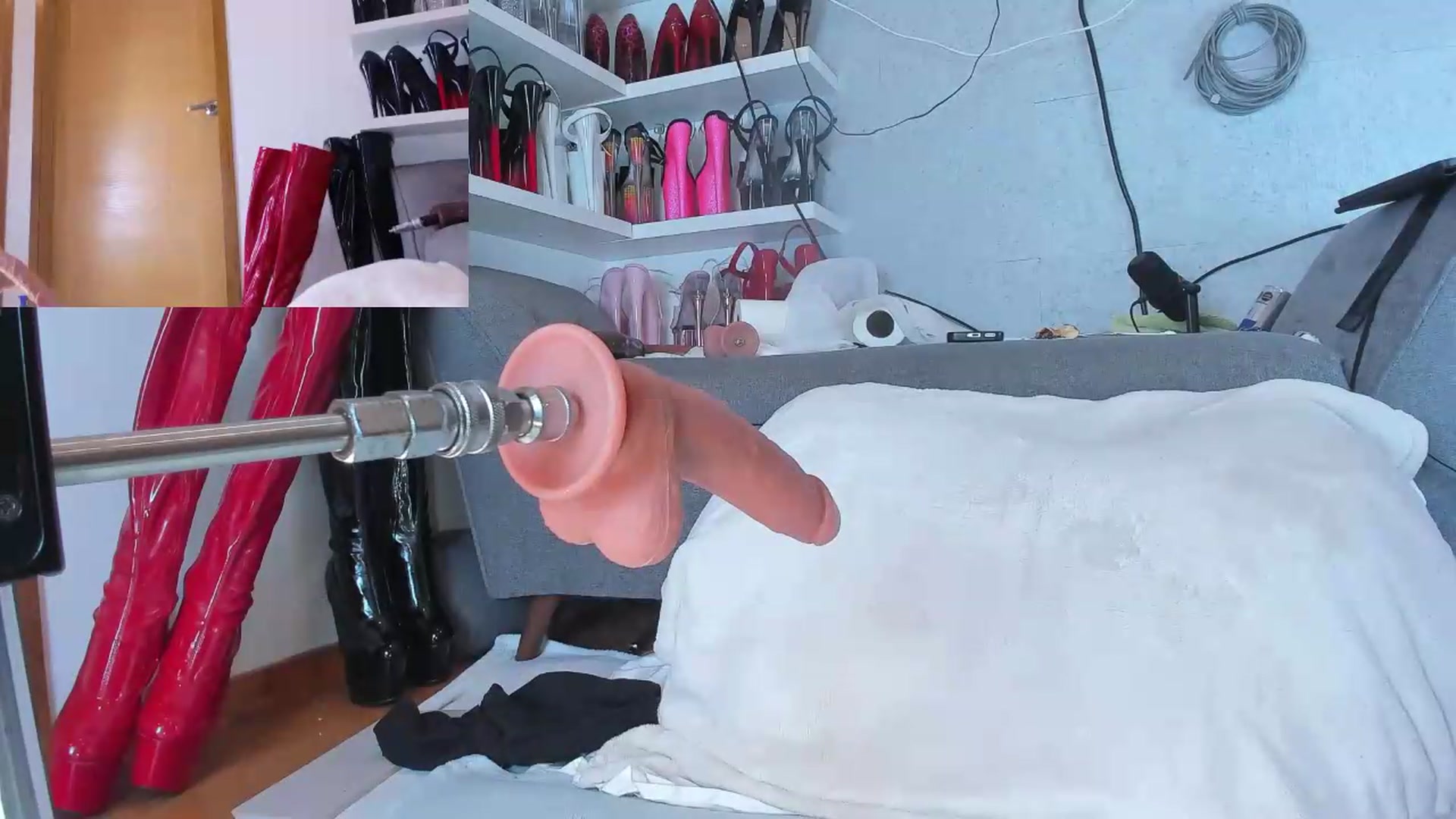 Gallery image thumbnail from KinkyMarisol's myfreecams stream on, 07/21/2026, 24:18 image 12 of 20