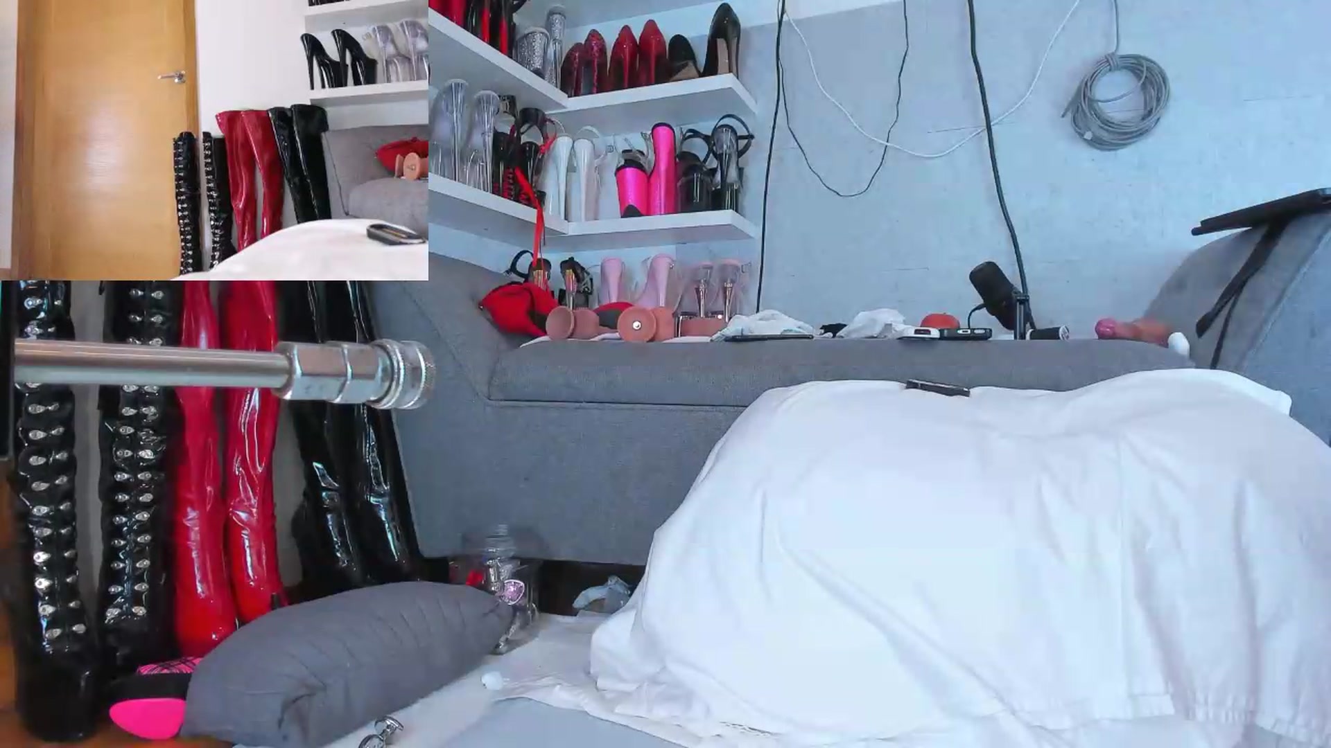 Gallery image thumbnail from KinkyMarisol's myfreecams stream on, 08/12/2026, 19:21 image 12 of 20