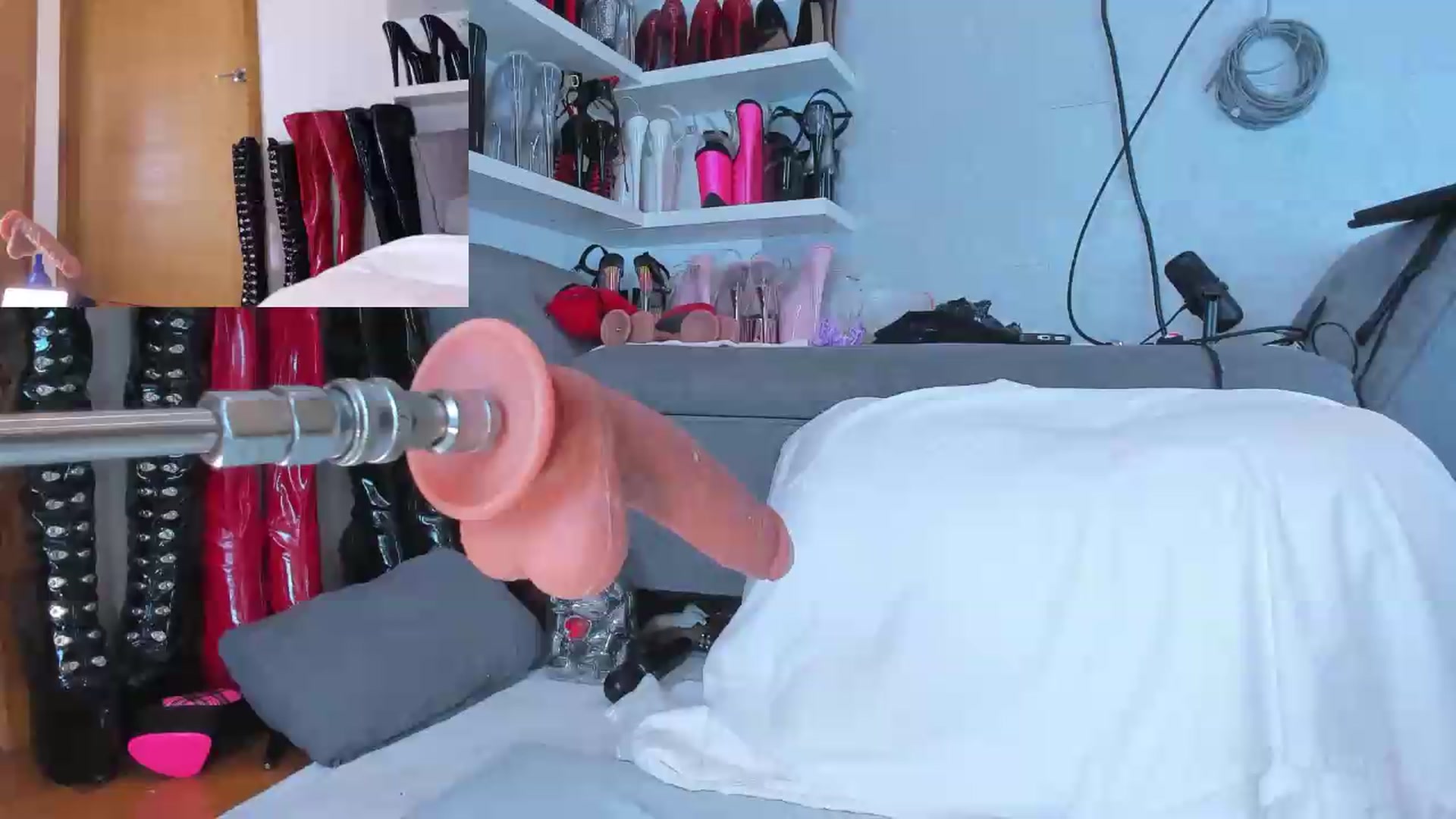 Gallery image thumbnail from KinkyMarisol's myfreecams stream on, 08/14/2026, 18:23 image 14 of 20